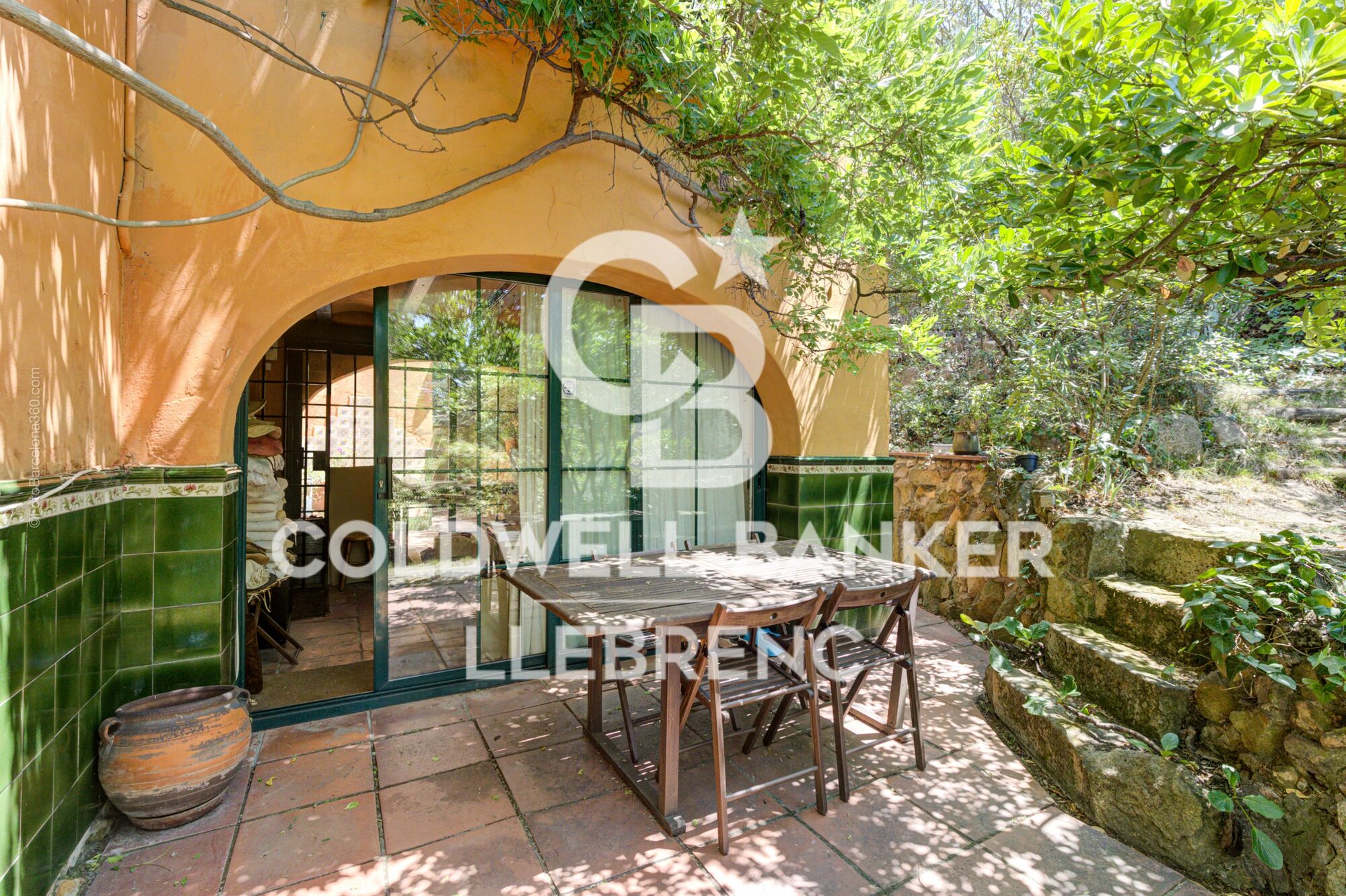 Charming property for sale in Vallvidrera with modernist elements, garden and pool