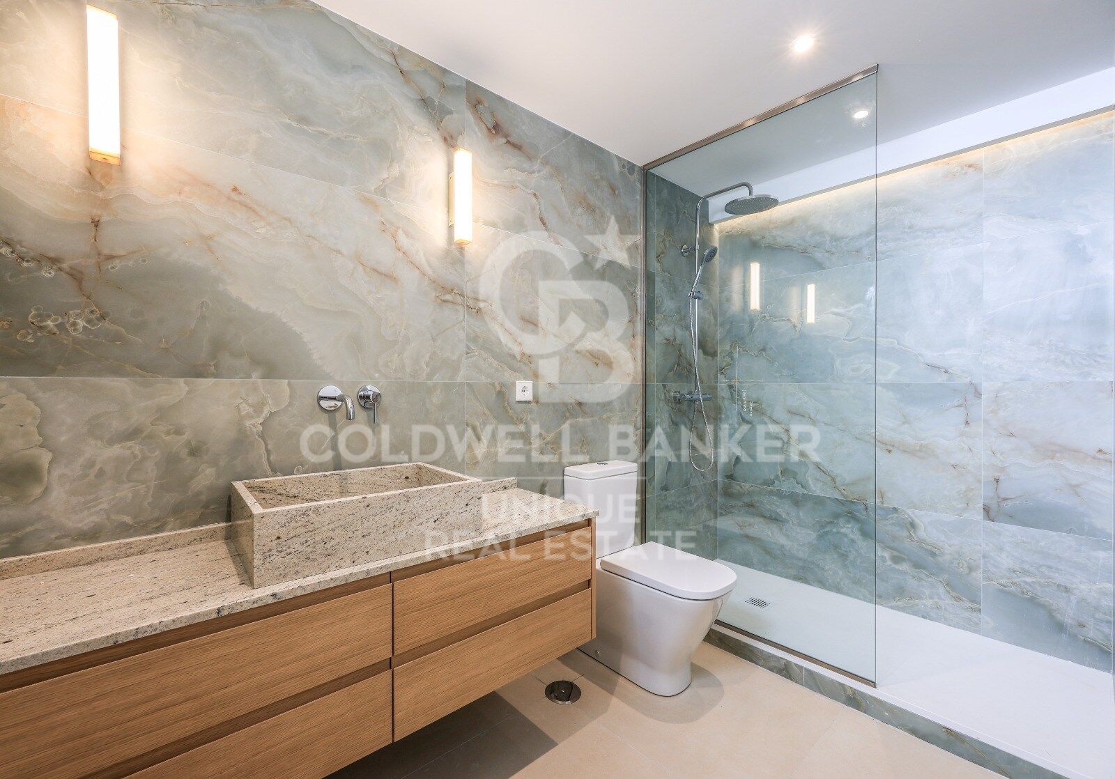 Renovated apartment with terrace and garage in Argüelles, Madrid