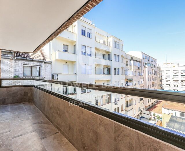 Piso reformado con terraza y garaje en Argüelles, Madrid