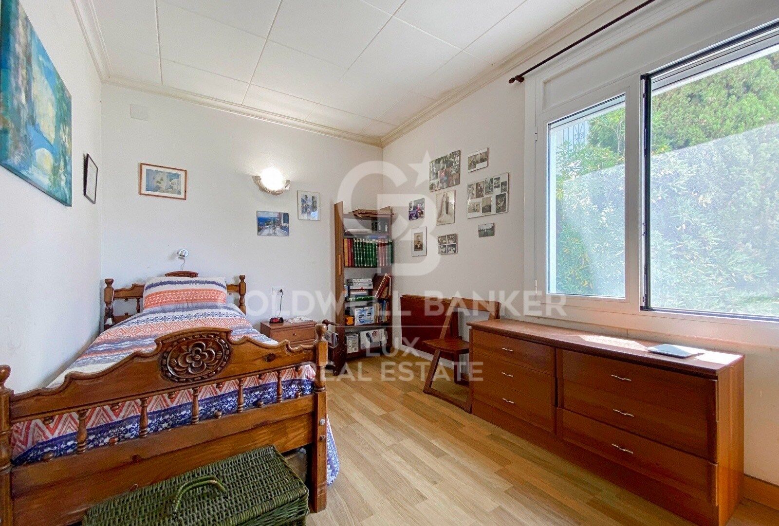 Property with tourist license and sea views