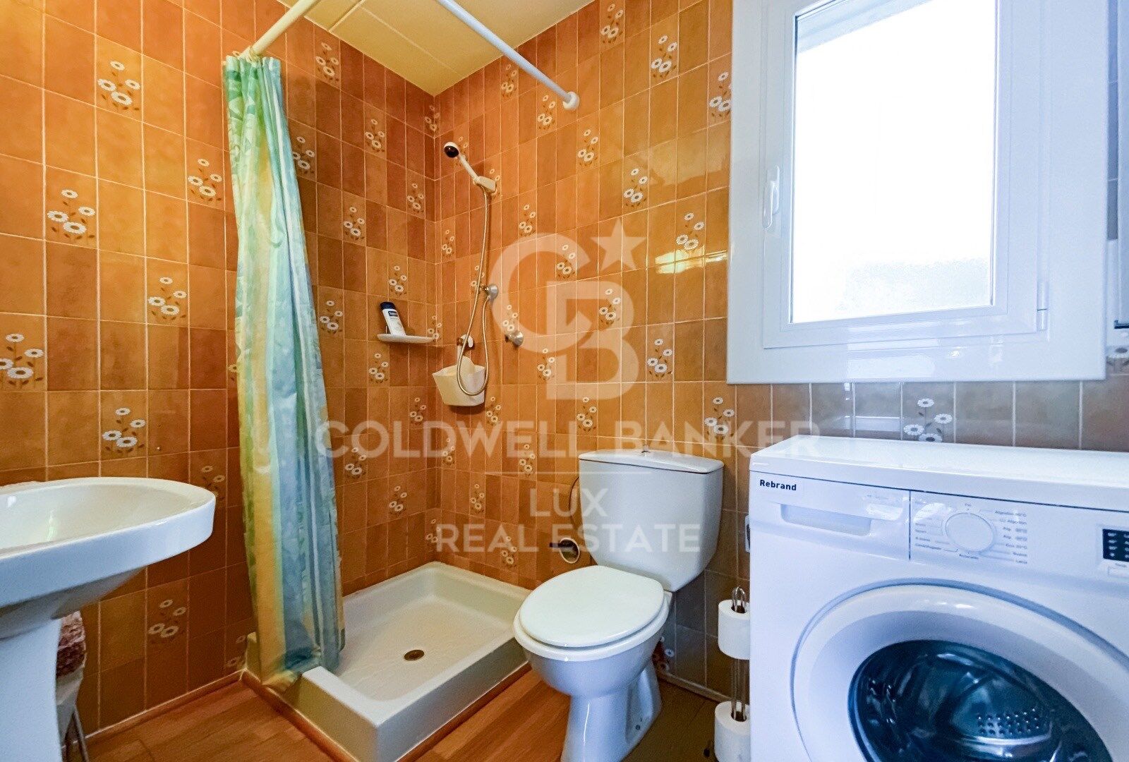 Property with tourist license and sea views