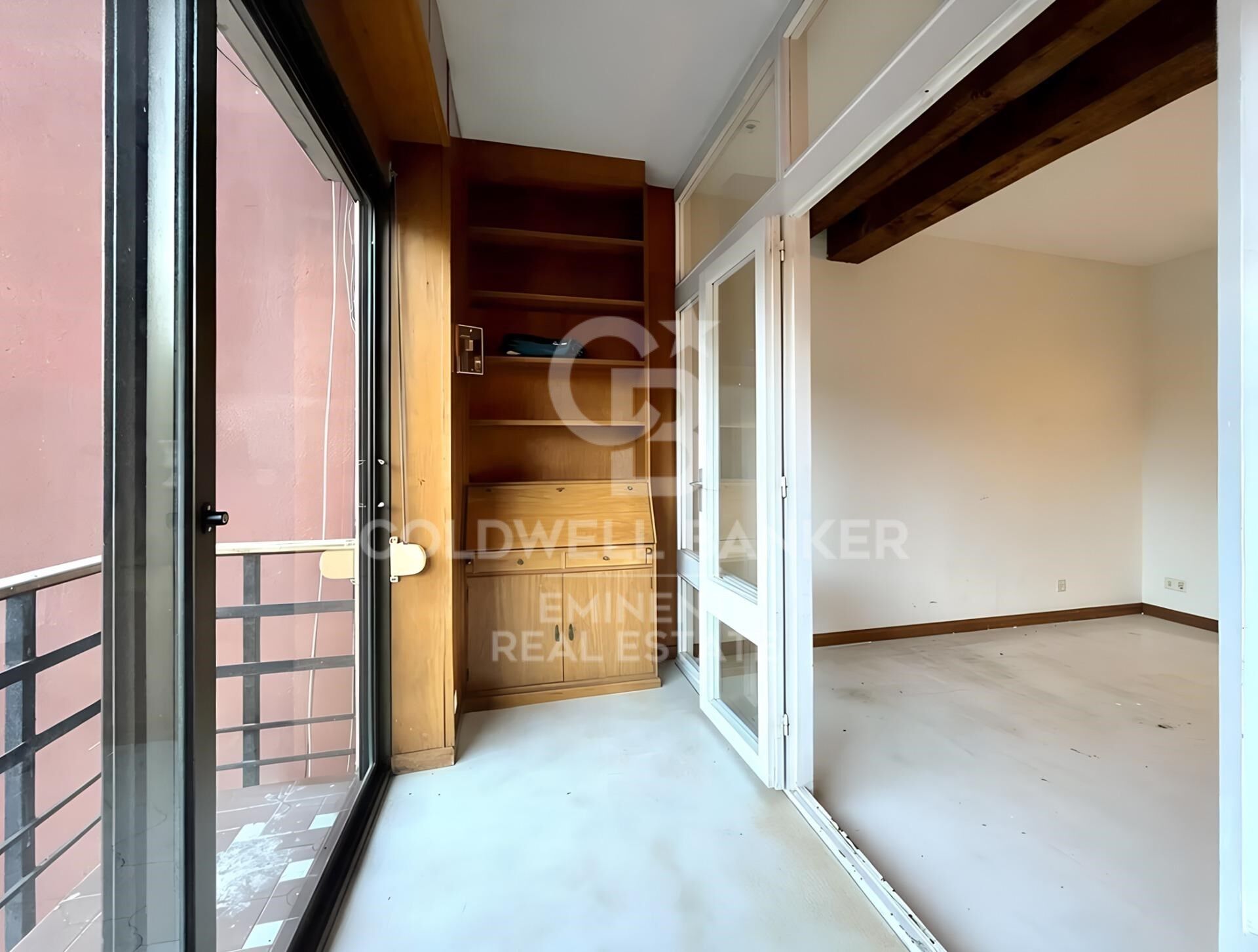 Spacious property to renovate on Avenida Mistral