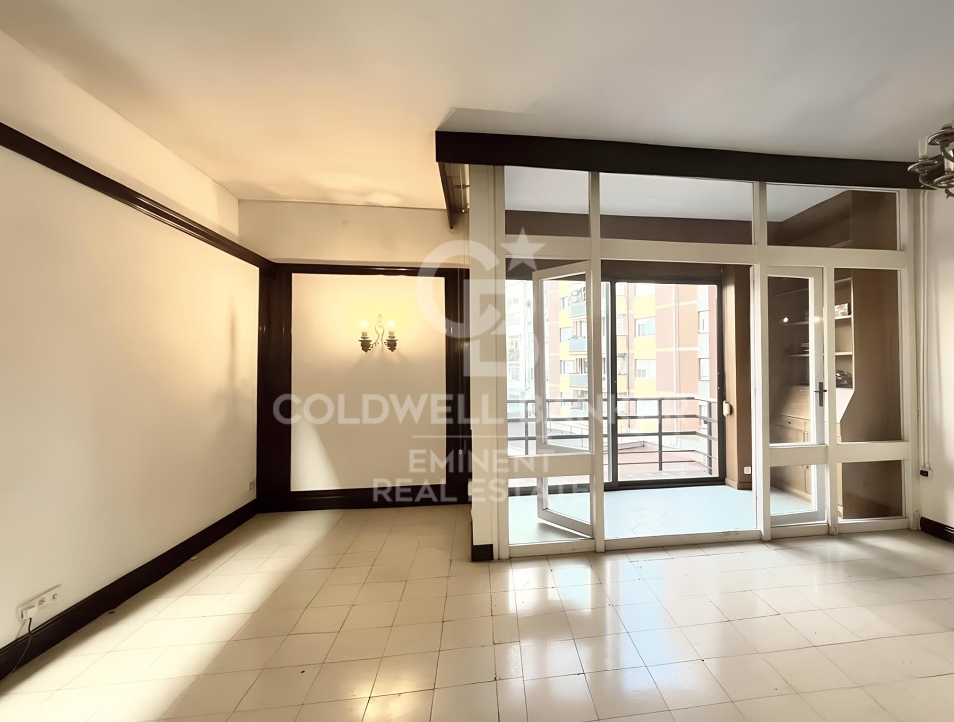 Spacious property to renovate on Avenida Mistral