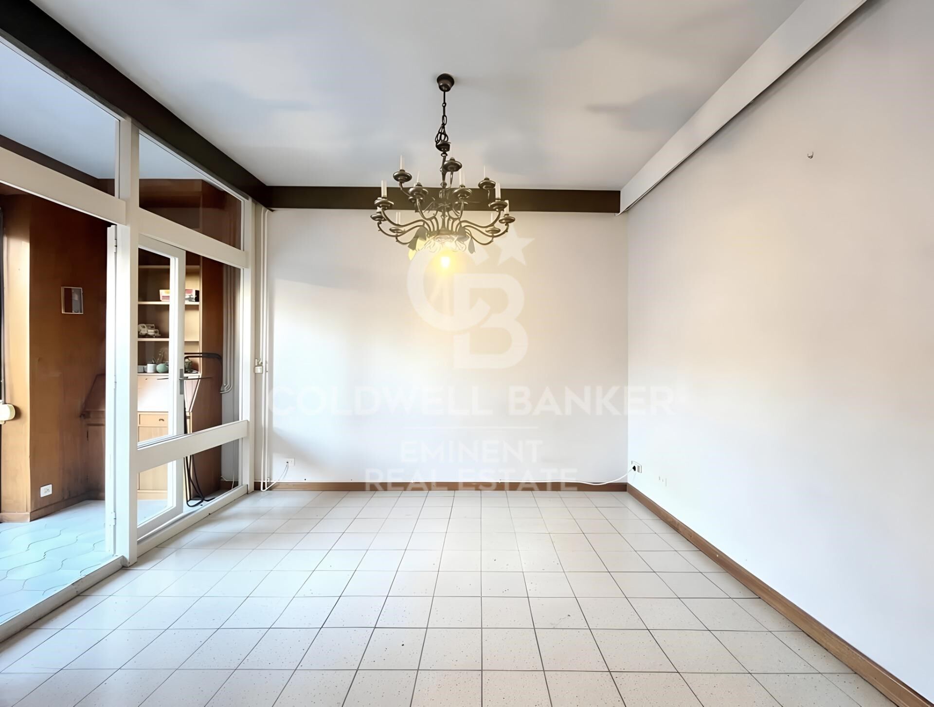 Spacious property to renovate on Avenida Mistral