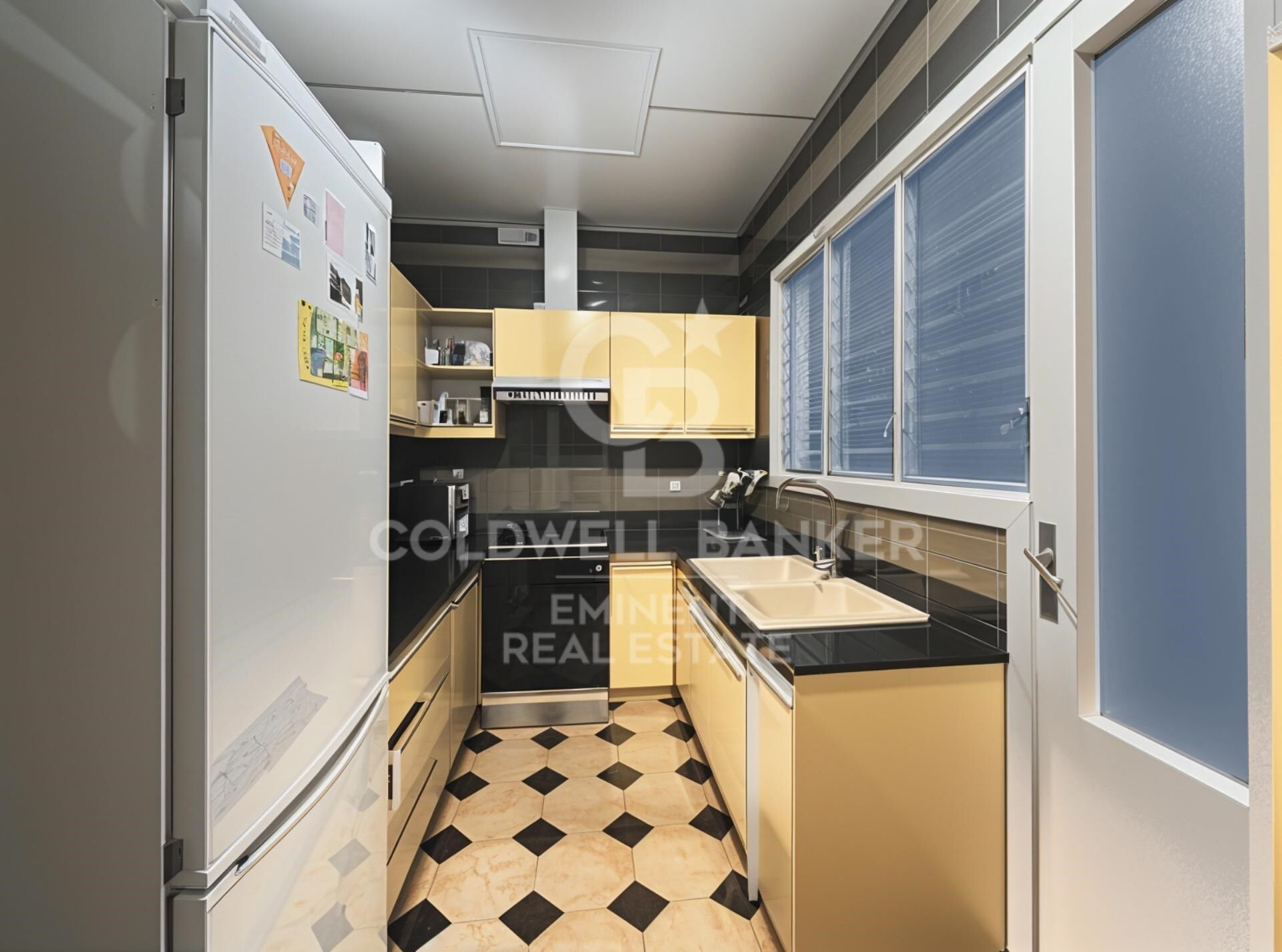 Spacious property to renovate on Avenida Mistral