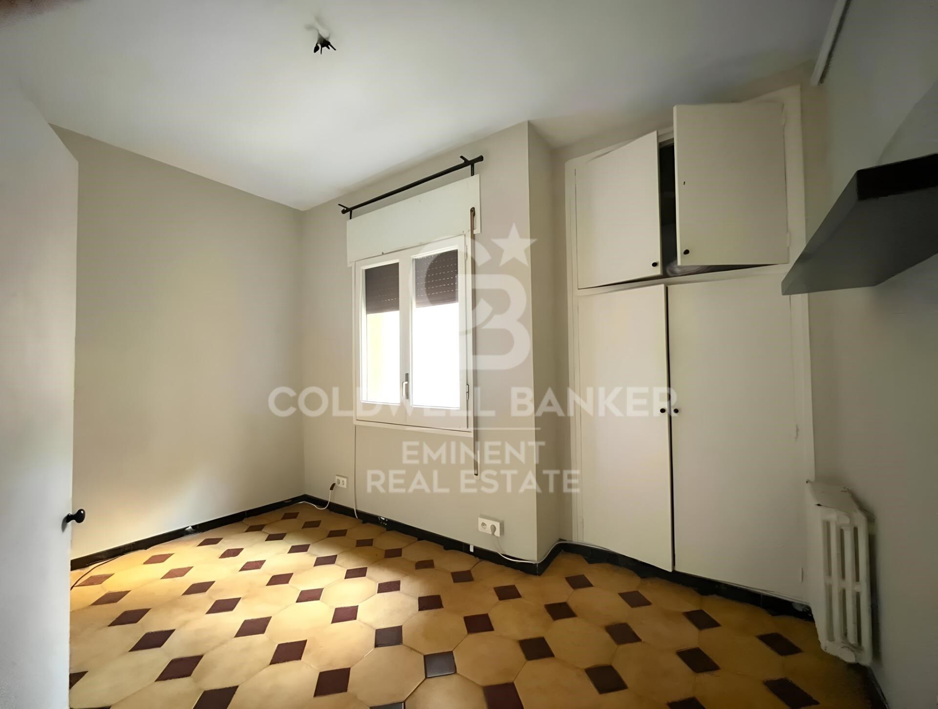 Spacious property to renovate on Avenida Mistral