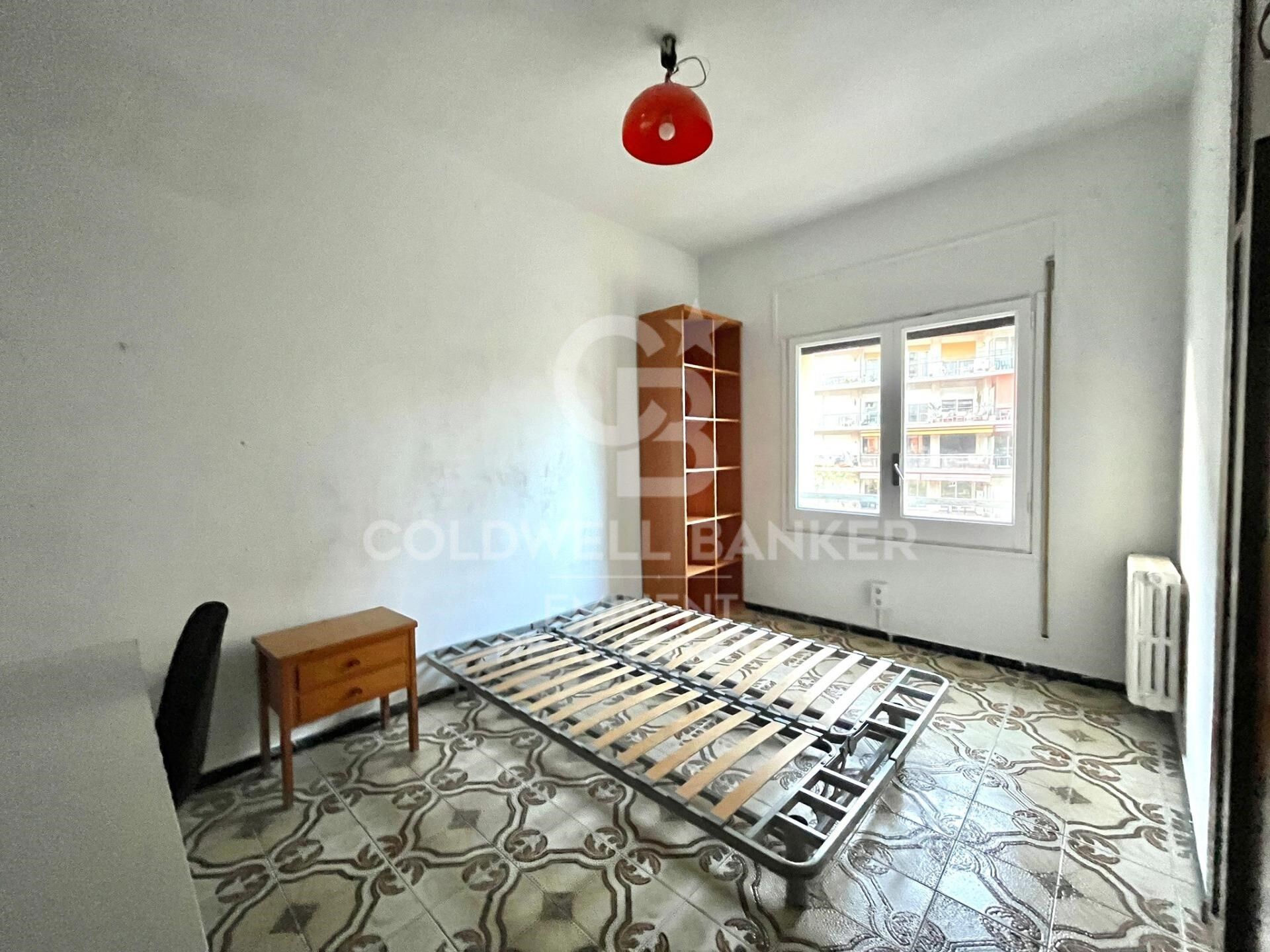 Spacious property to renovate on Avenida Mistral