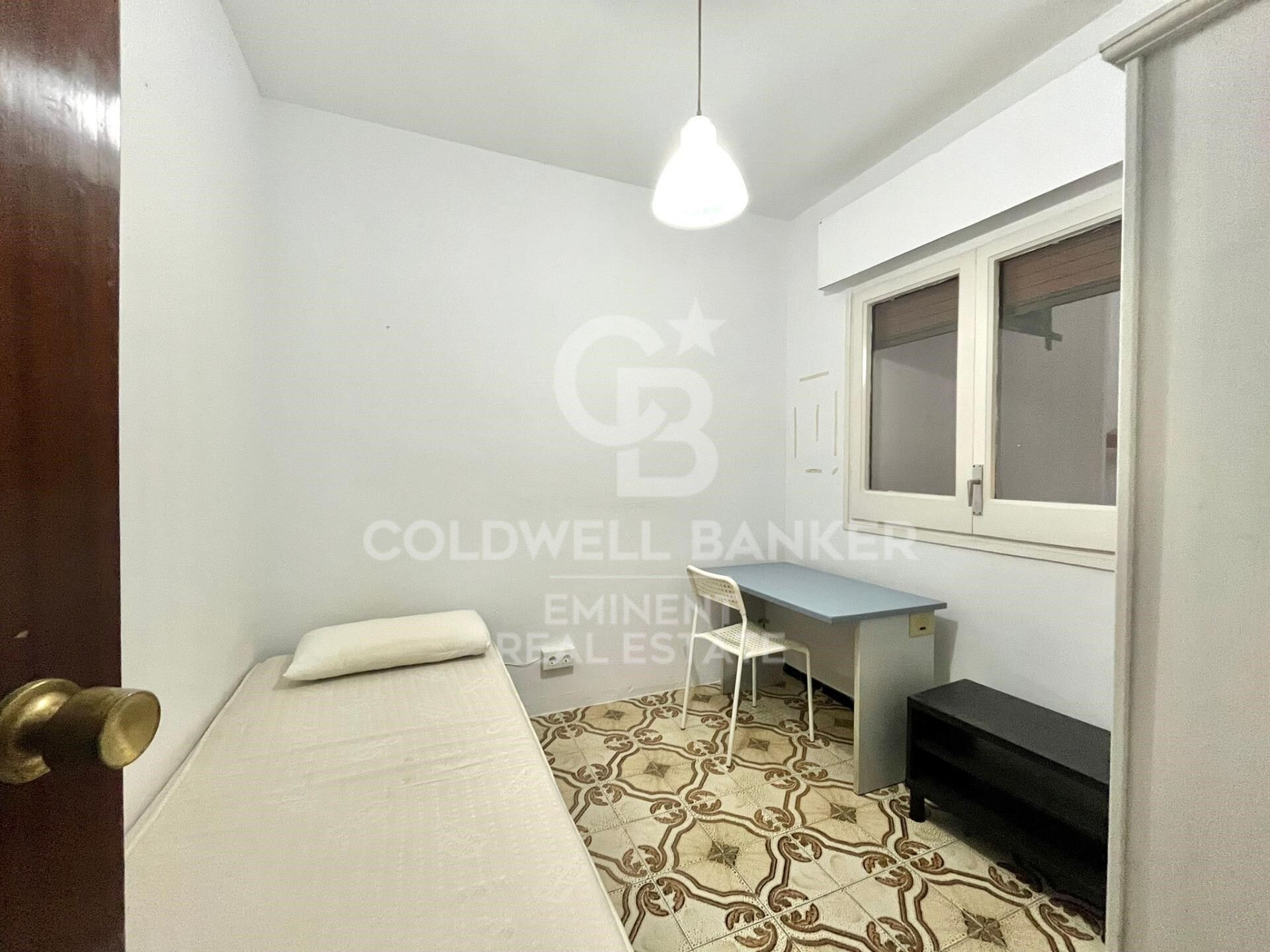 Spacious property to renovate on Avenida Mistral