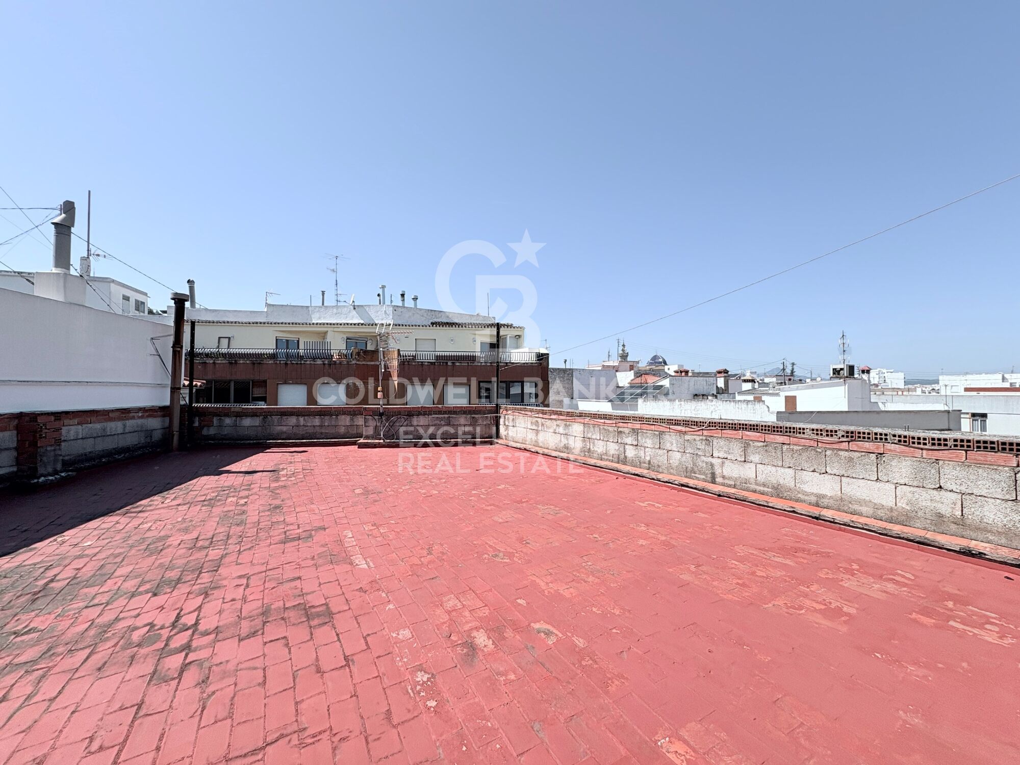 Oportunidad para inversor: Edificio de 4 plantas + 2 bajos, en el centro de Oliva