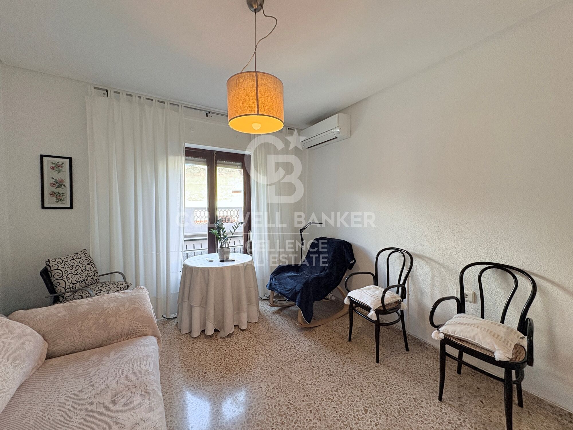 Oportunidad para inversor: Edificio de 4 plantas + 2 bajos, en el centro de Oliva