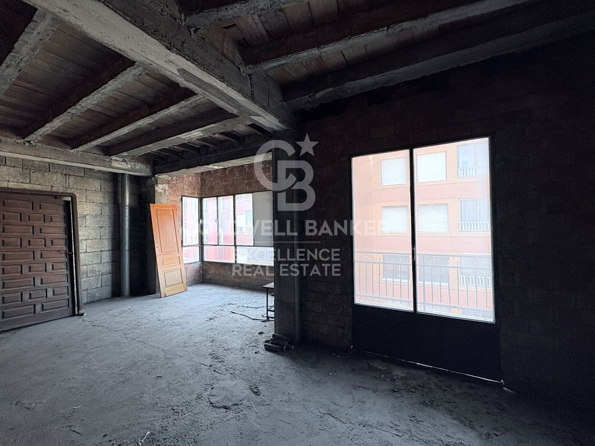 Oportunidad para inversor: Edificio de 4 plantas + 2 bajos, en el centro de Oliva