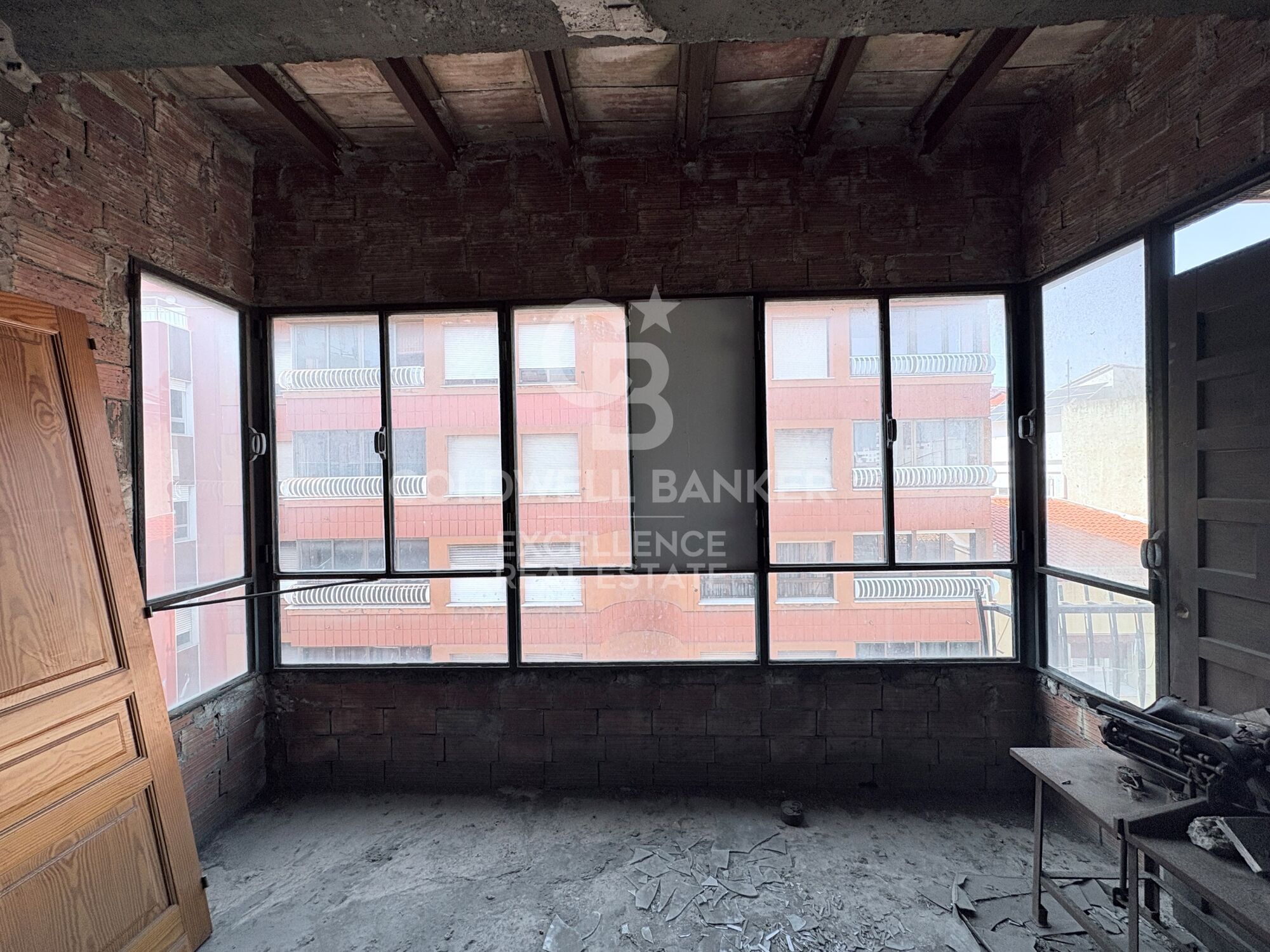 Oportunidad para inversor: Edificio de 4 plantas + 2 bajos, en el centro de Oliva