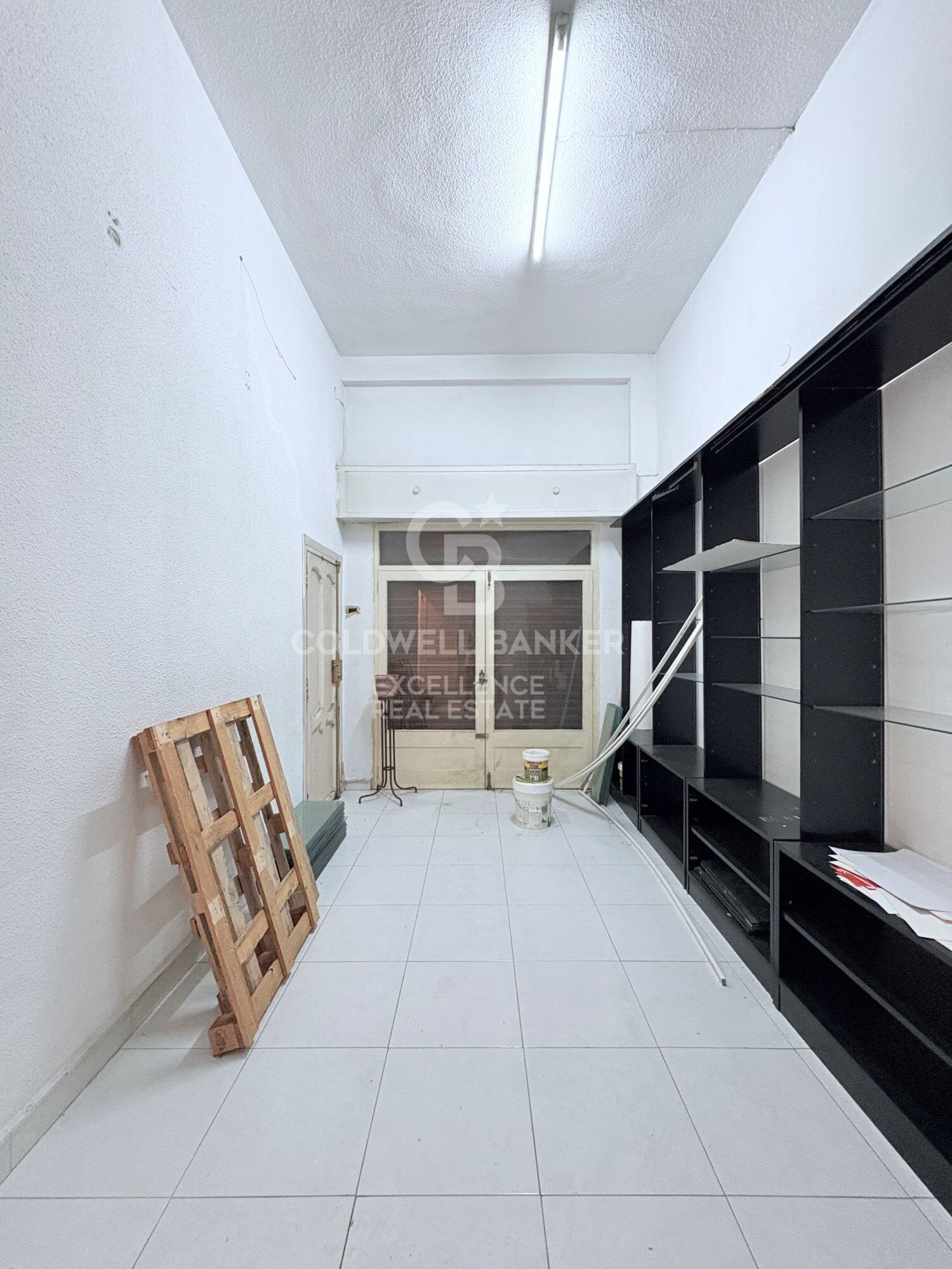 Investor opportunity: 4-storey + 2-ground floor building, in the centre of Oliva