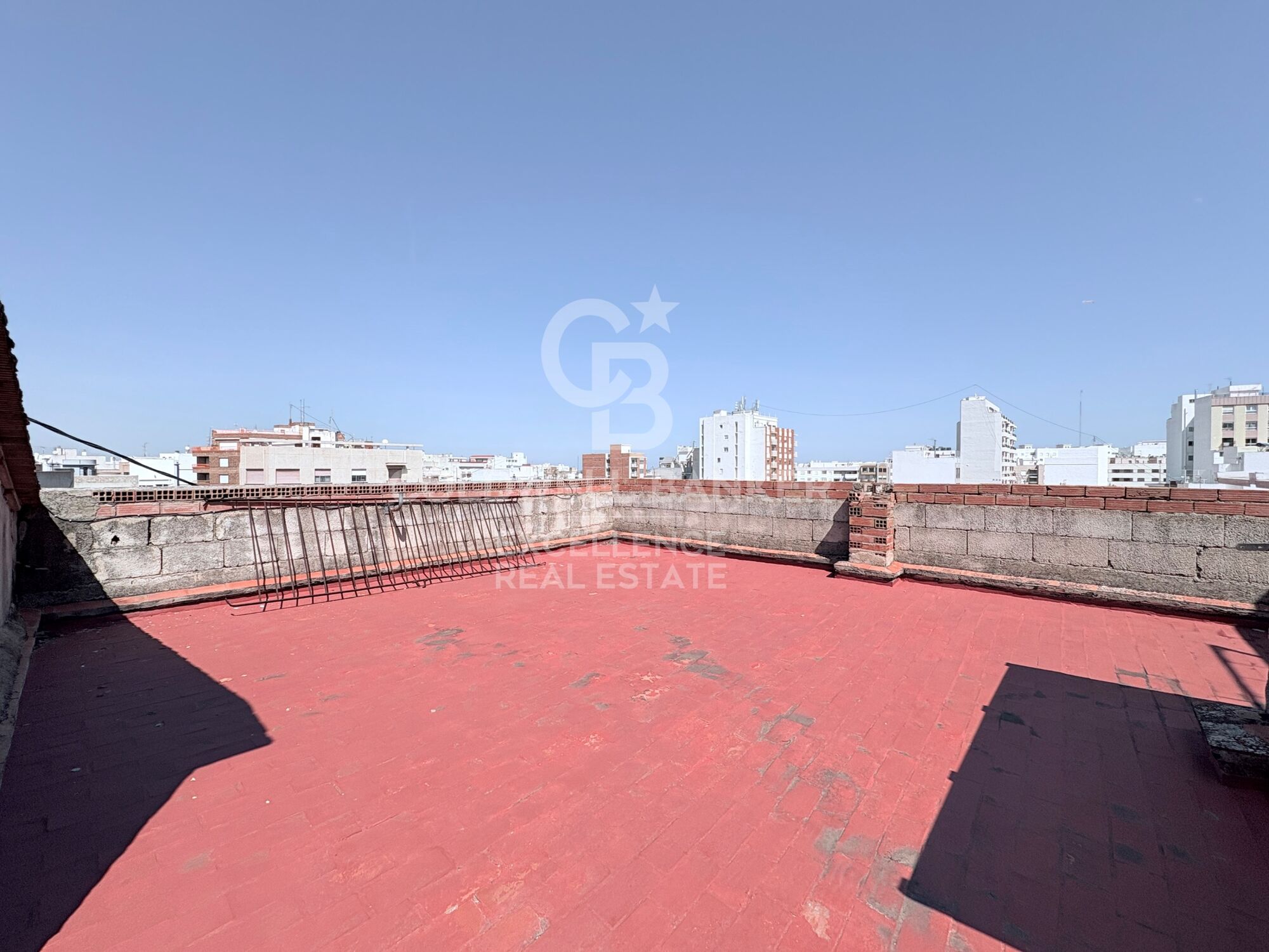 Oportunidad para inversor: Edificio de 4 plantas + 2 bajos, en el centro de Oliva