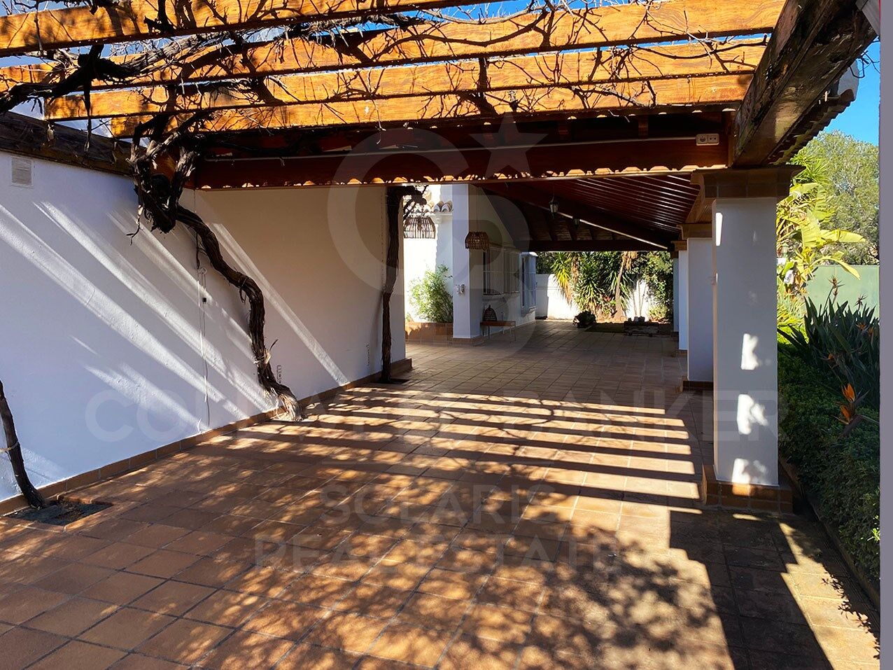 Exclusiva finca ecuestre de lujo con instalaciones profesionales a 20 minutos de Valencia