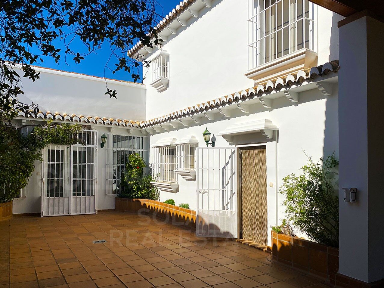 Exclusiva finca ecuestre de lujo con instalaciones profesionales a 20 minutos de Valencia