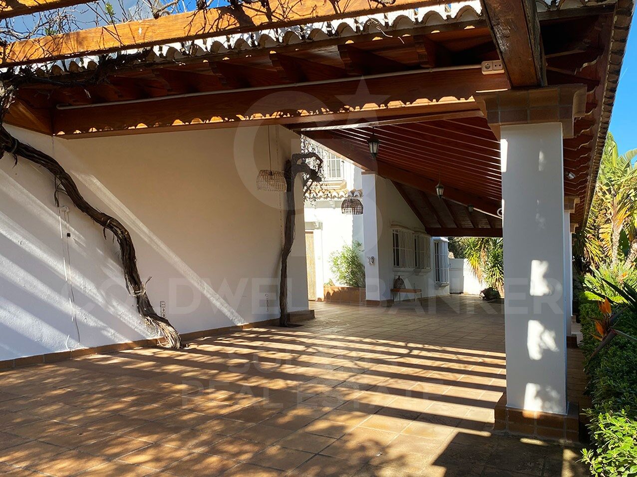 Exclusiva finca ecuestre de lujo con instalaciones profesionales a 20 minutos de Valencia