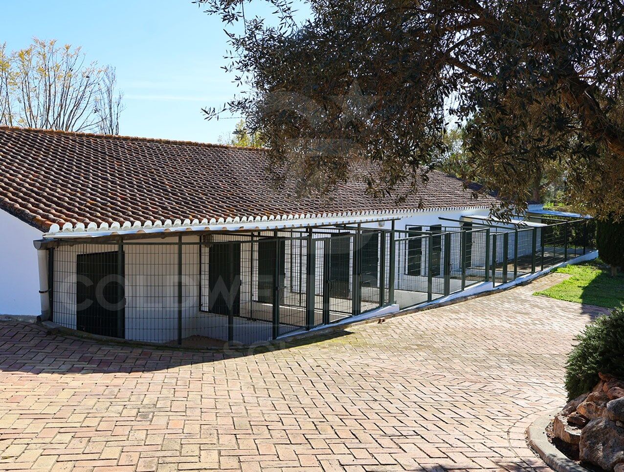 Exclusiva finca ecuestre de lujo con instalaciones profesionales a 20 minutos de Valencia