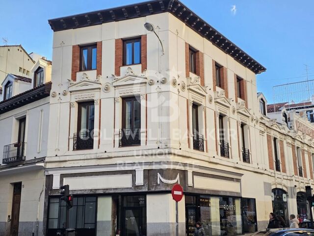 Ático reformado con garaje y trastero en Justicia, Madrid