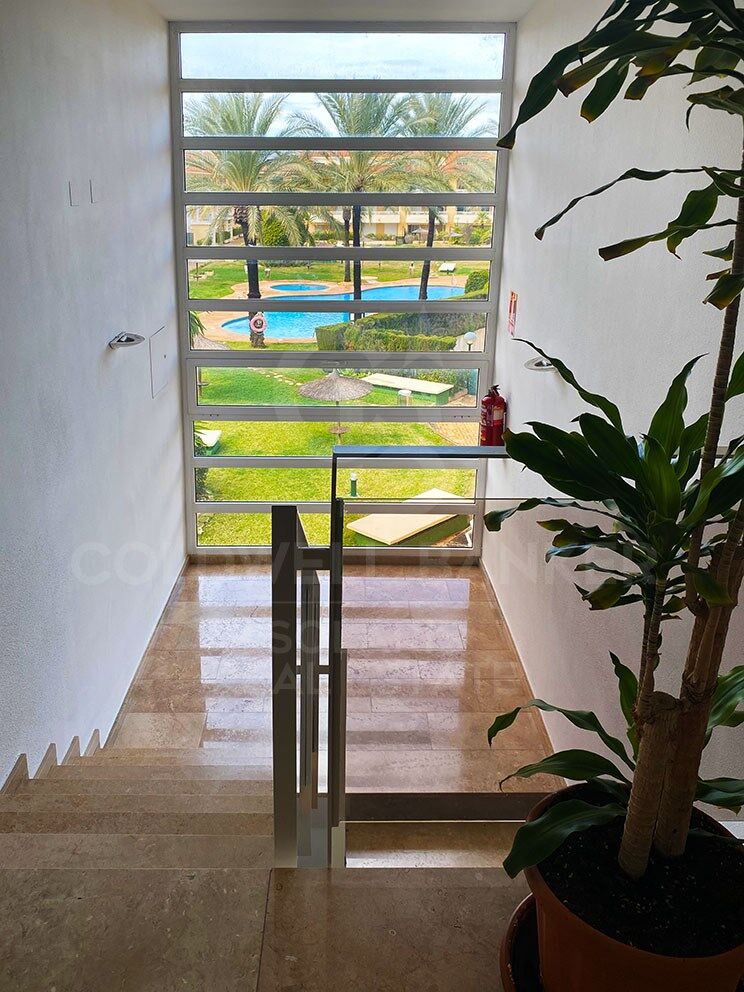 Helles und modernes Duplex-Penthouse nur wenige Schritte vom Meer entfernt in Jávea, Gegend von El Arenal
