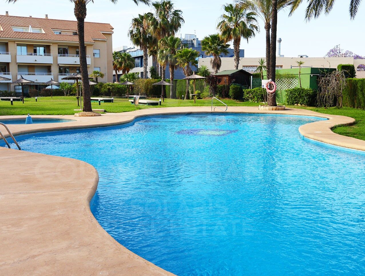 Helles und modernes Duplex-Penthouse nur wenige Schritte vom Meer entfernt in Jávea, Gegend von El Arenal