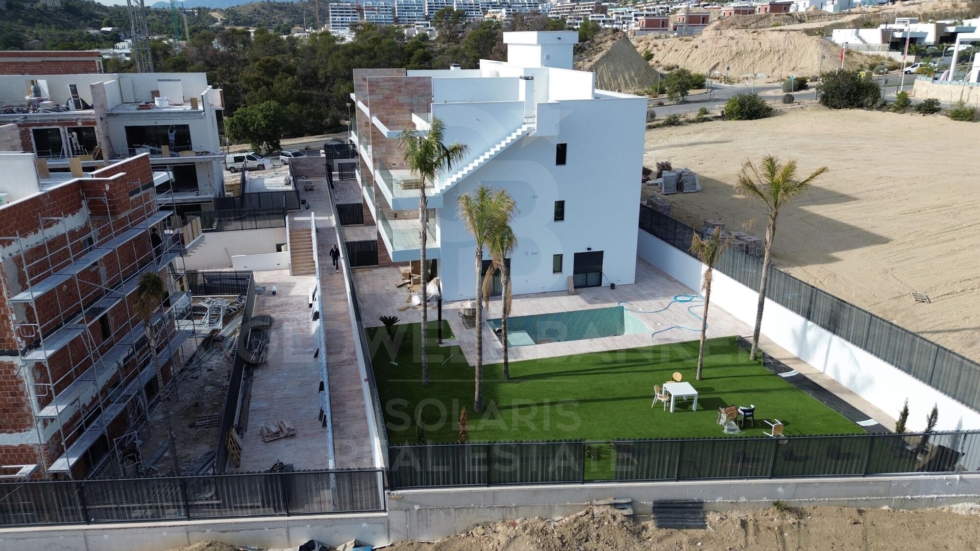 Premium-Wohnung mit Terrasse im privaten Komplex La Marina Beach