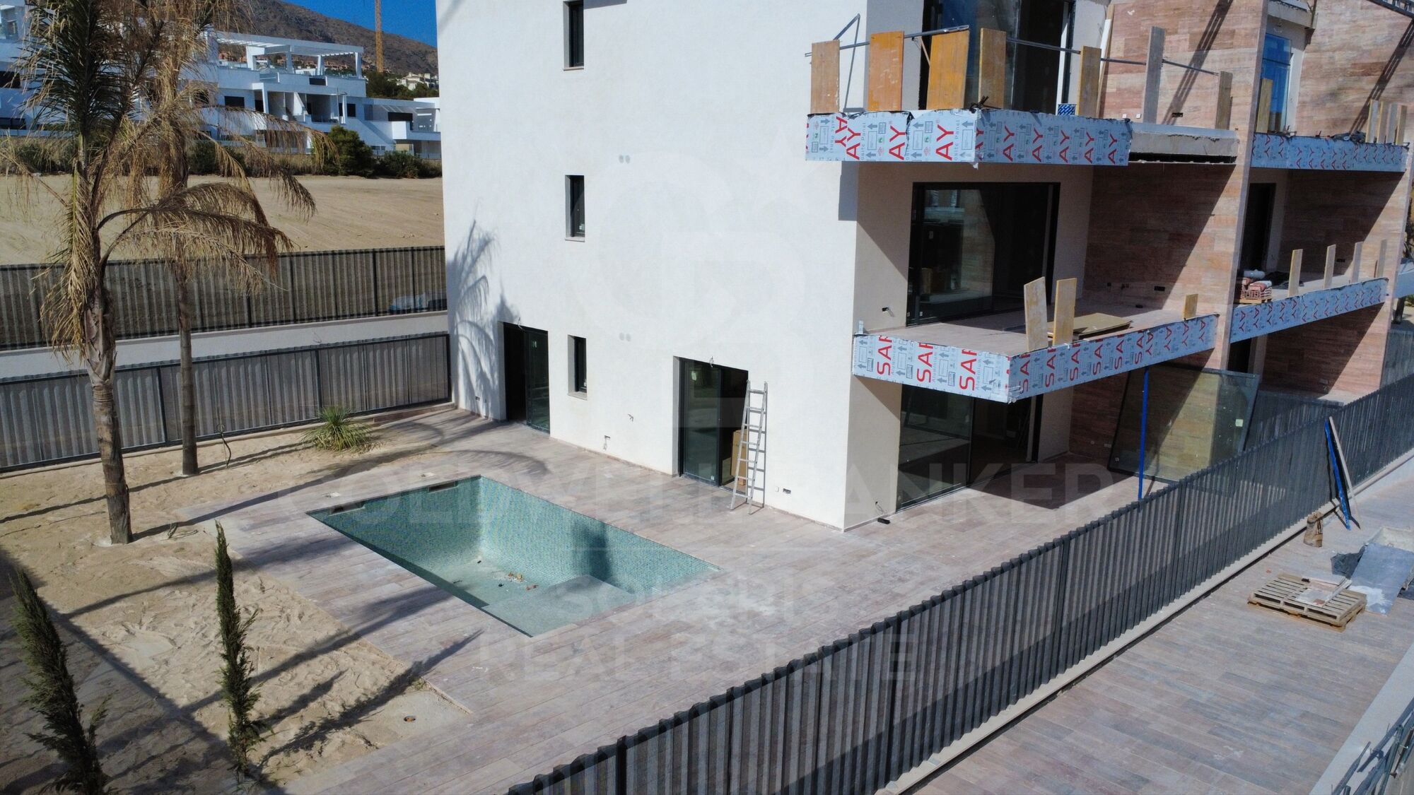 Exklusive Wohnung im Erdgeschoss mit privatem Garten in La Marina Beach Residencial