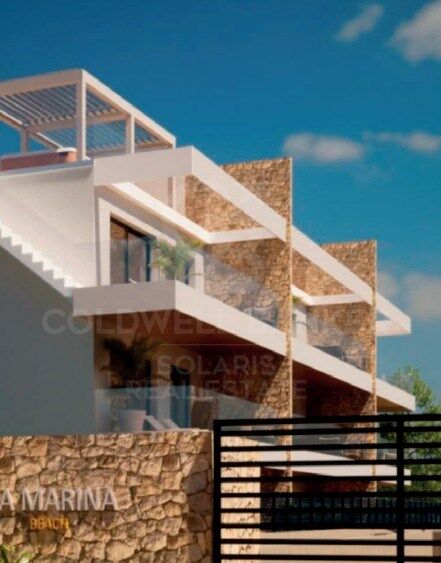 Exclusiva planta baja con jardín privado en La Marina Beach Residencial