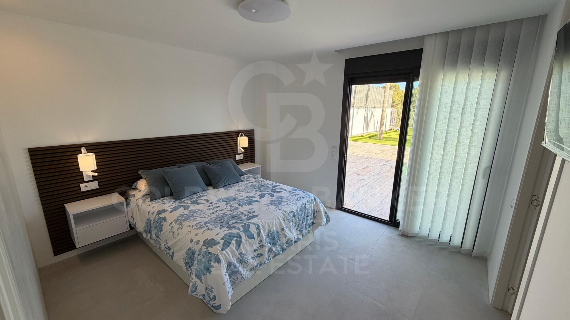 Exklusive Wohnung im Erdgeschoss mit großer privater Terrasse in La Marina Beach Residential