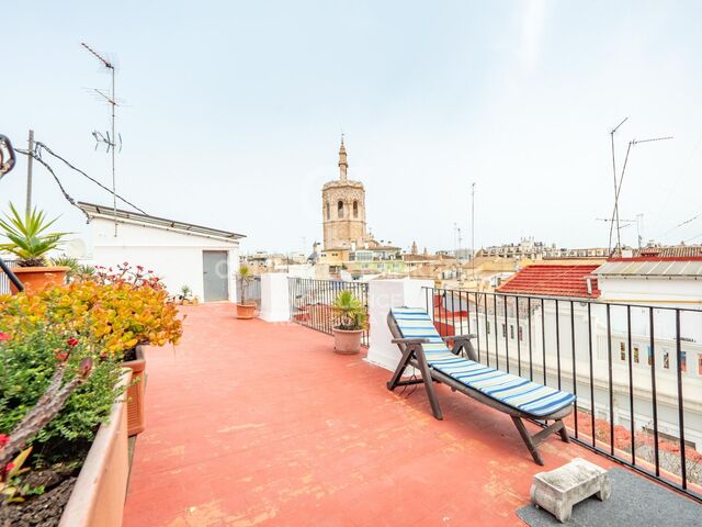 Exclusivo Ático en el Corazón de Valencia