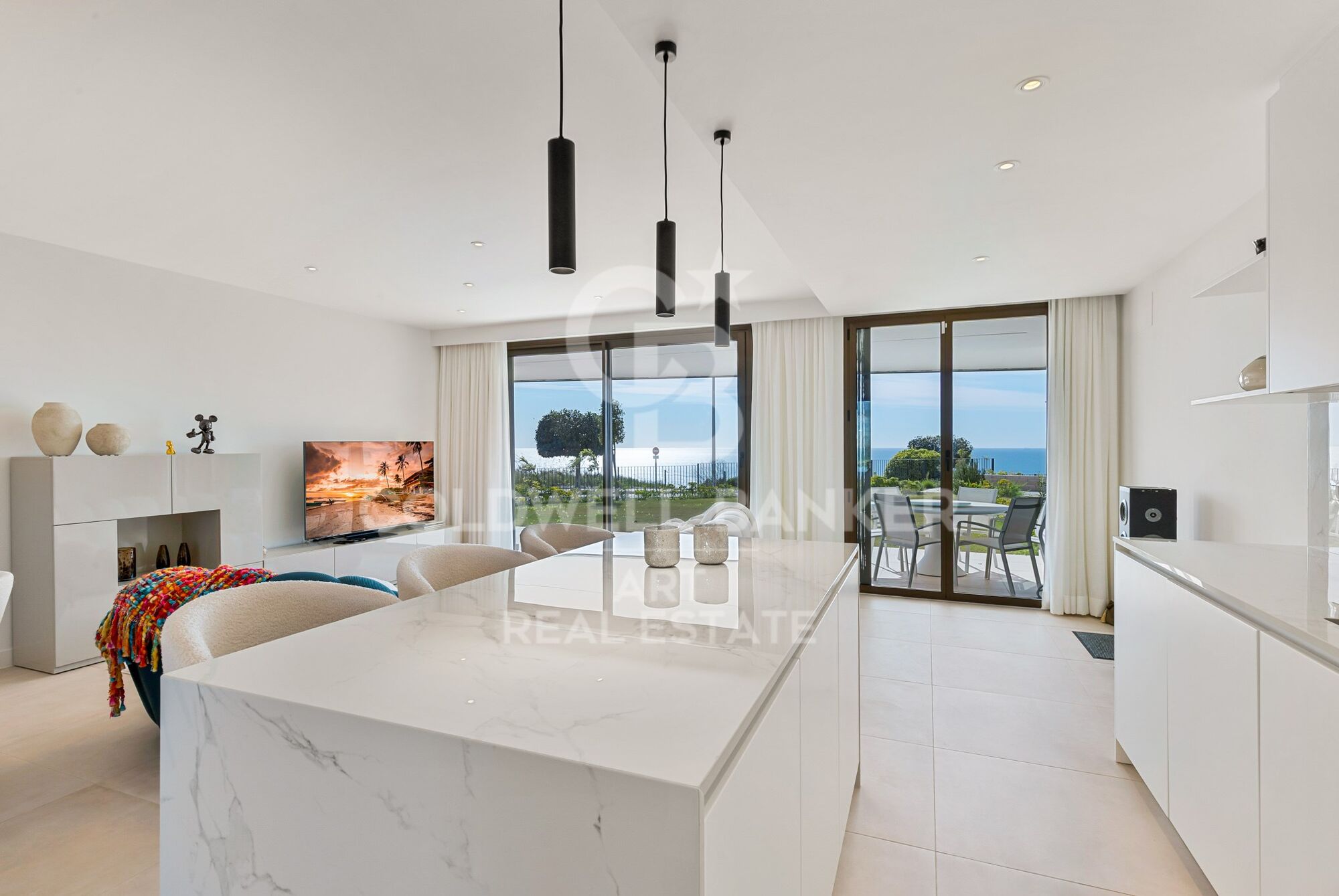 Exclusivo apartamento con jardín privado y vistas al mar en Casares Costa