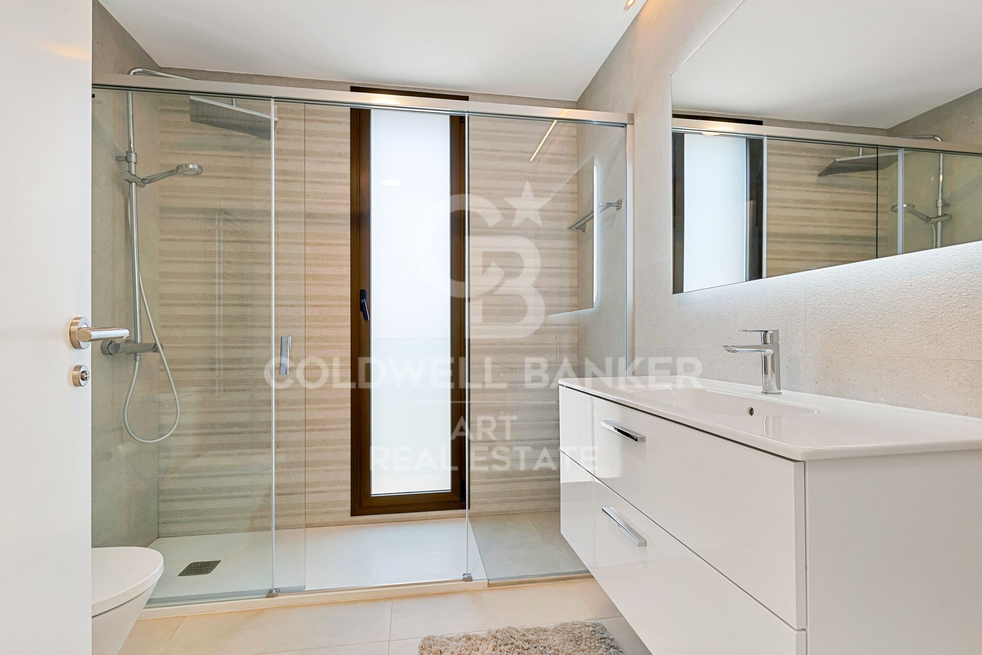 Exclusive apartment with private garden and sea views in Casares Costa.