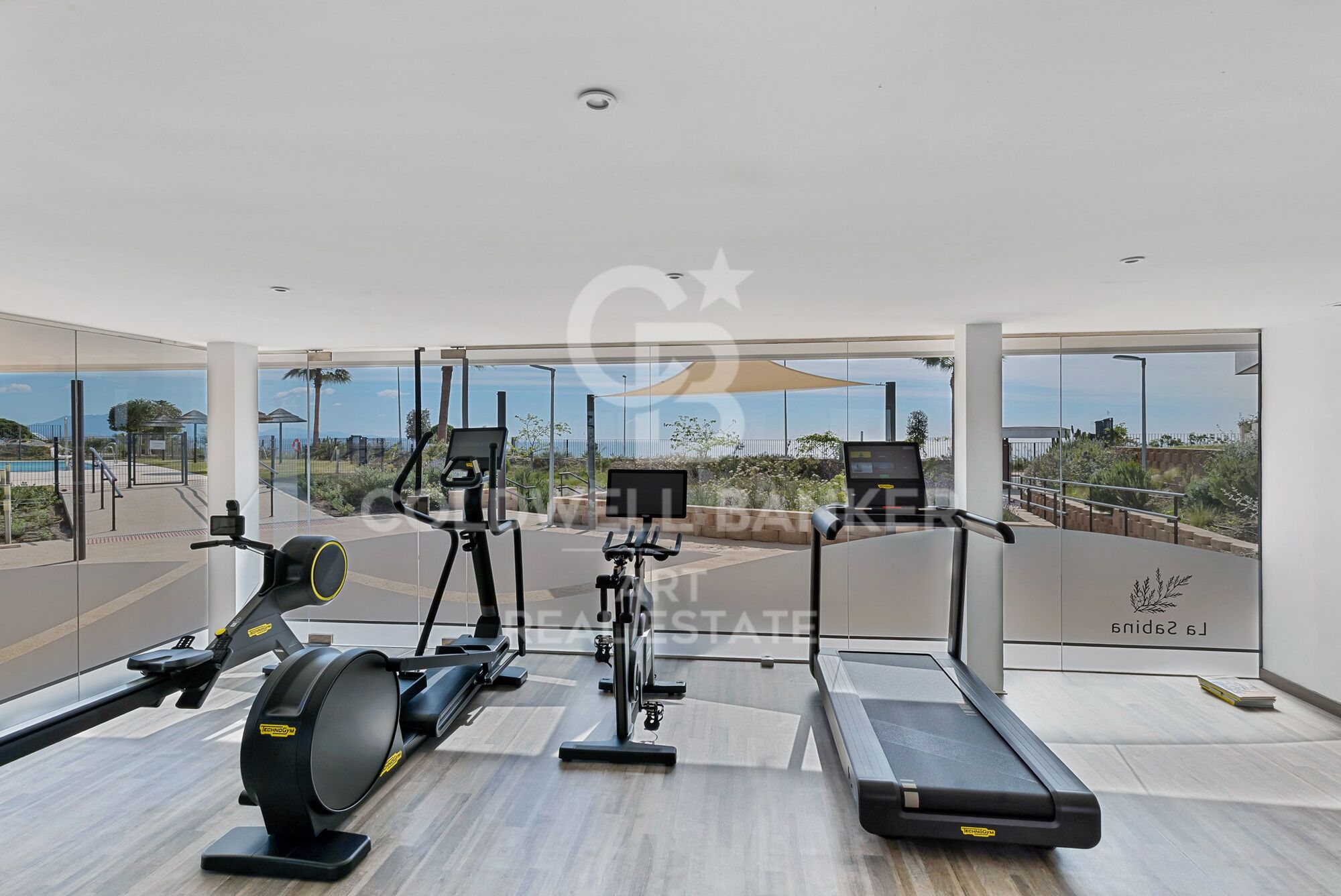 Exclusive apartment with private garden and sea views in Casares Costa.
