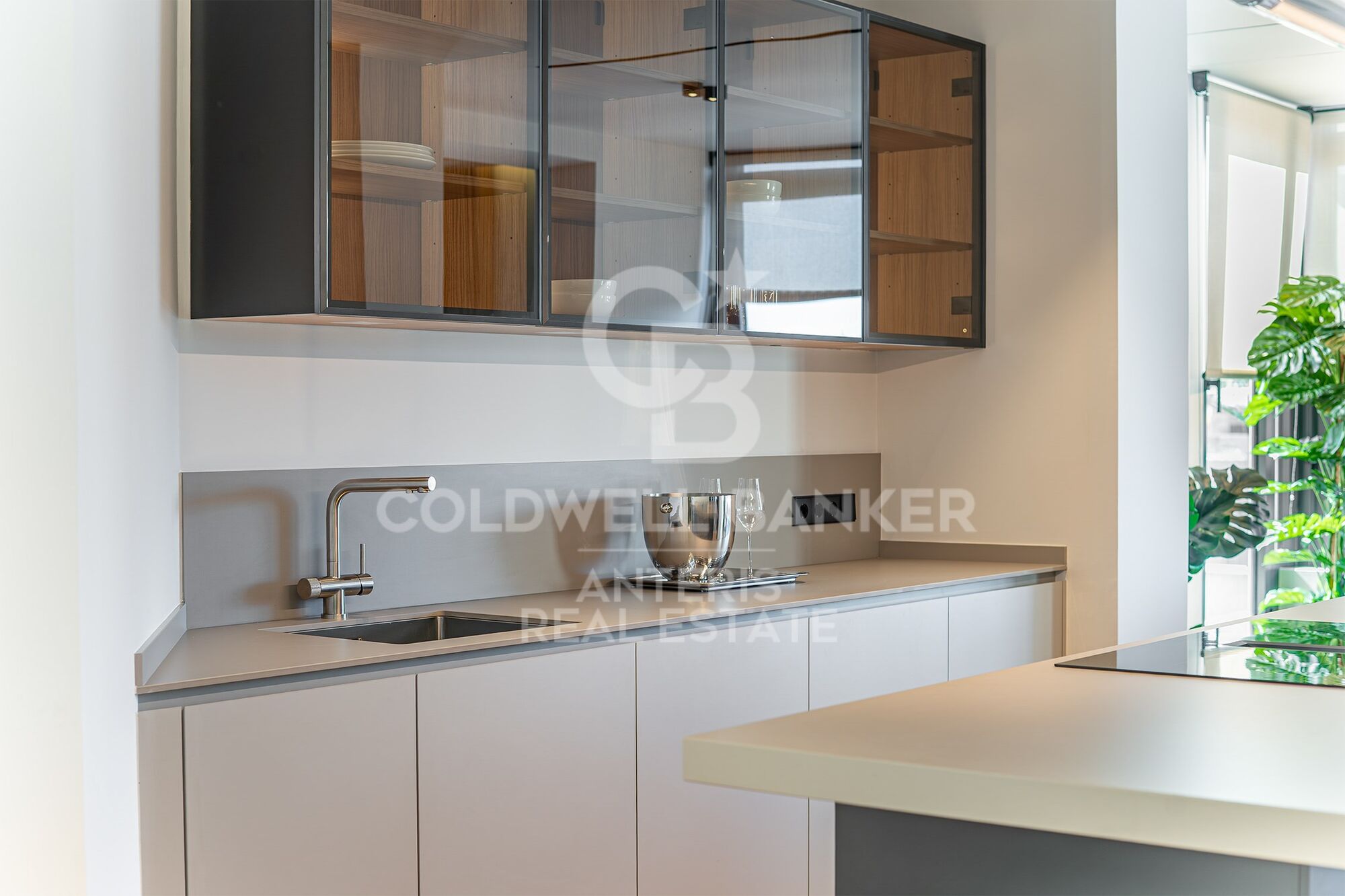 Luxury renovated penthouse with terrace in Galvany, Barcelona