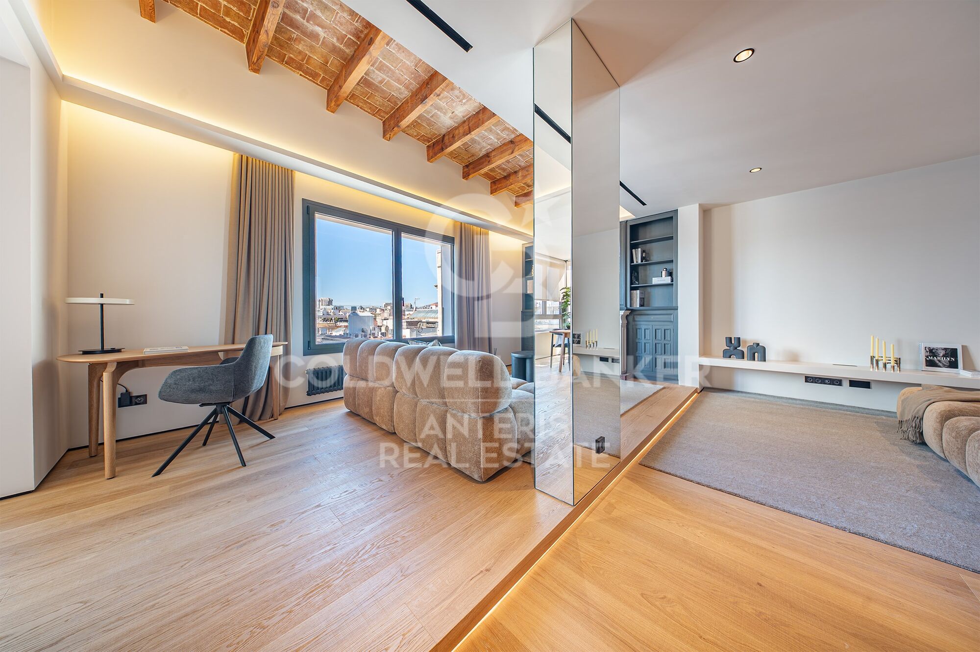 Luxury renovated penthouse with terrace in Galvany, Barcelona
