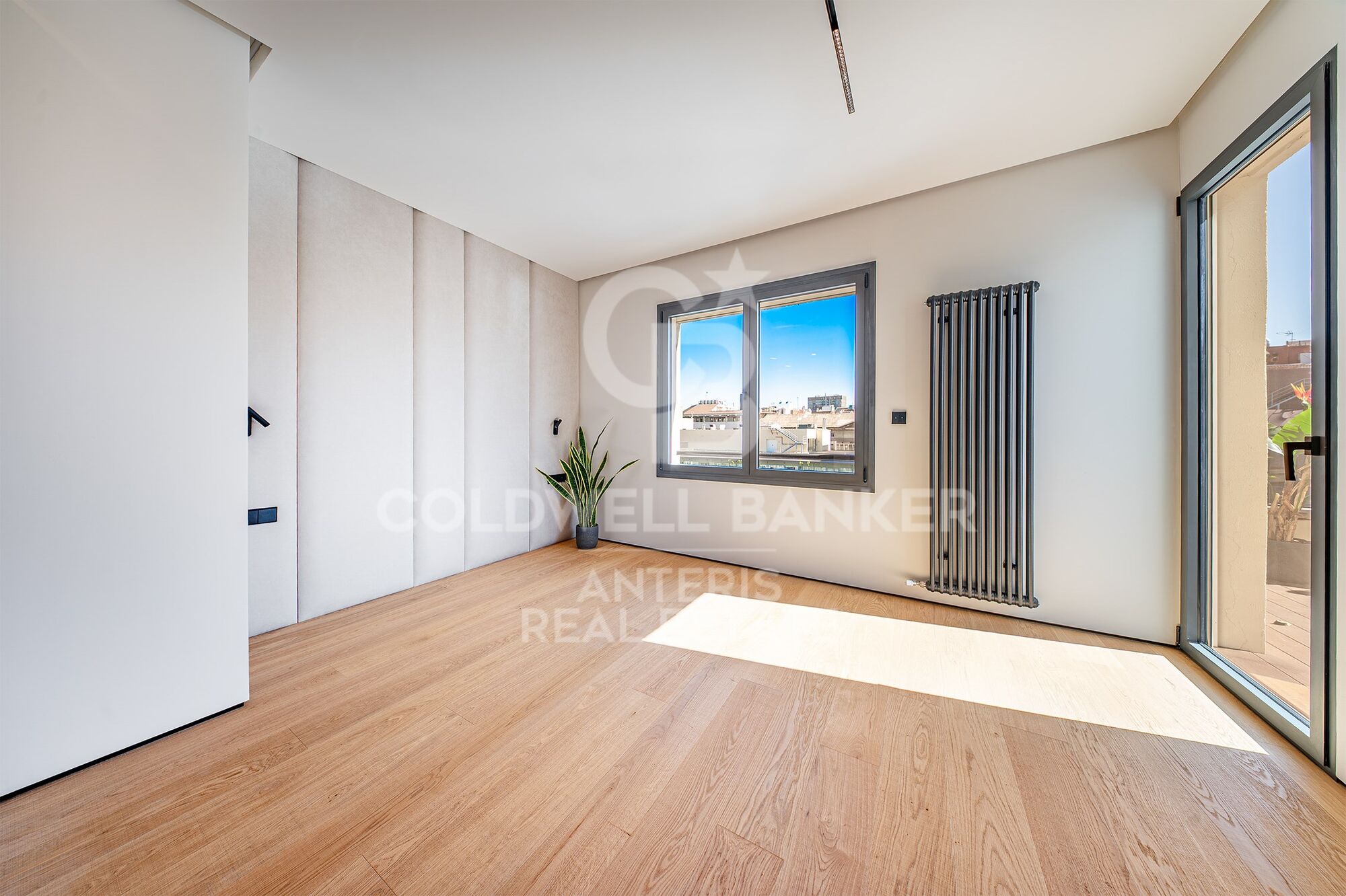 Luxury renovated penthouse with terrace in Galvany, Barcelona