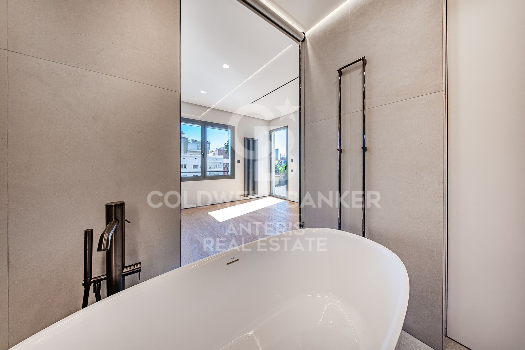 Luxury renovated penthouse with terrace in Galvany, Barcelona