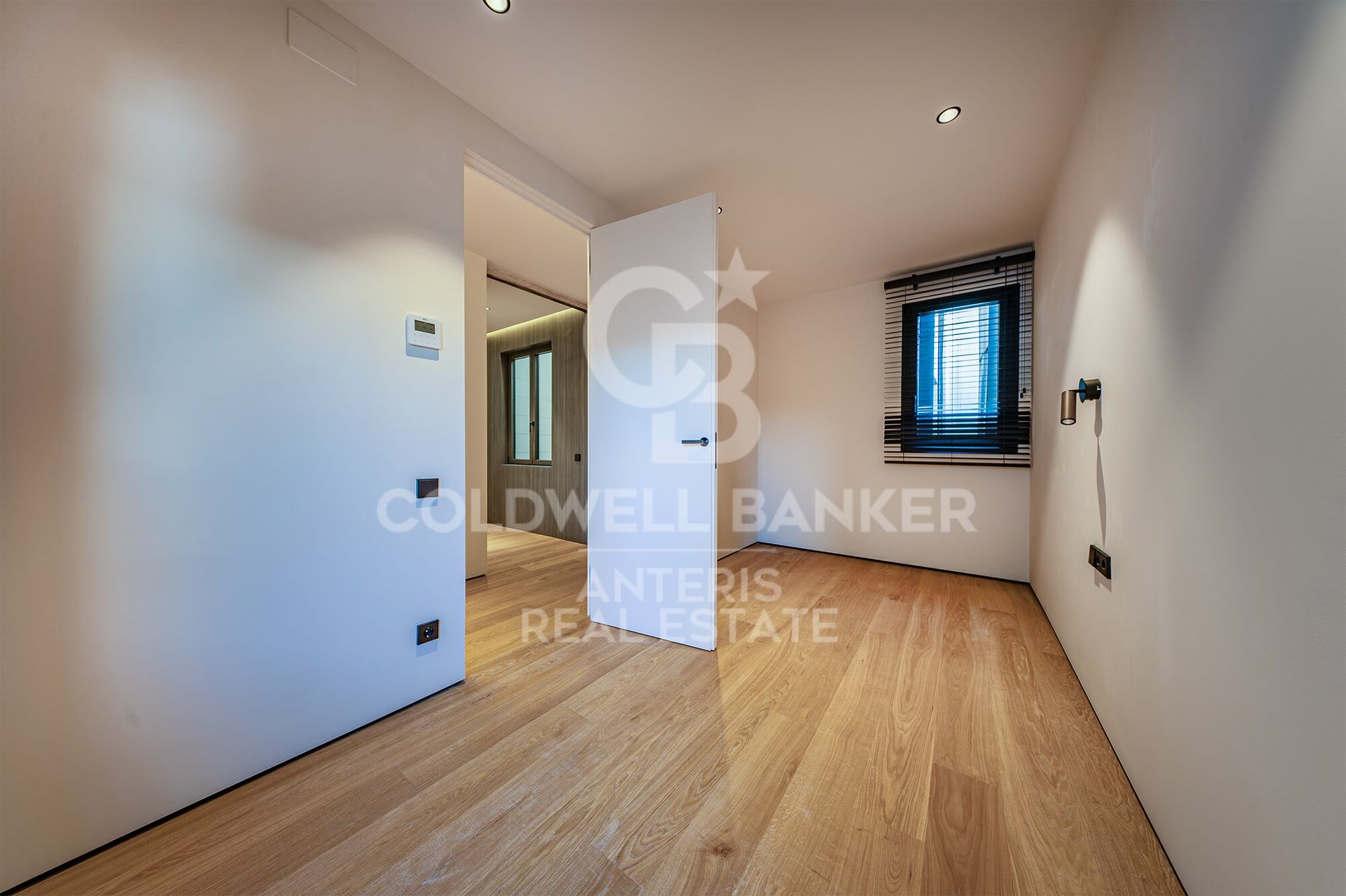 Luxury renovated penthouse with terrace in Galvany, Barcelona