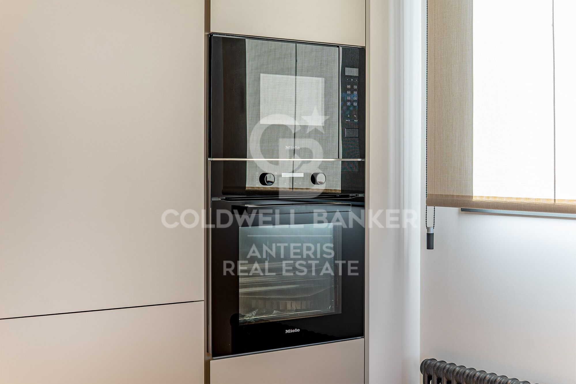 Luxury renovated penthouse with terrace in Galvany, Barcelona