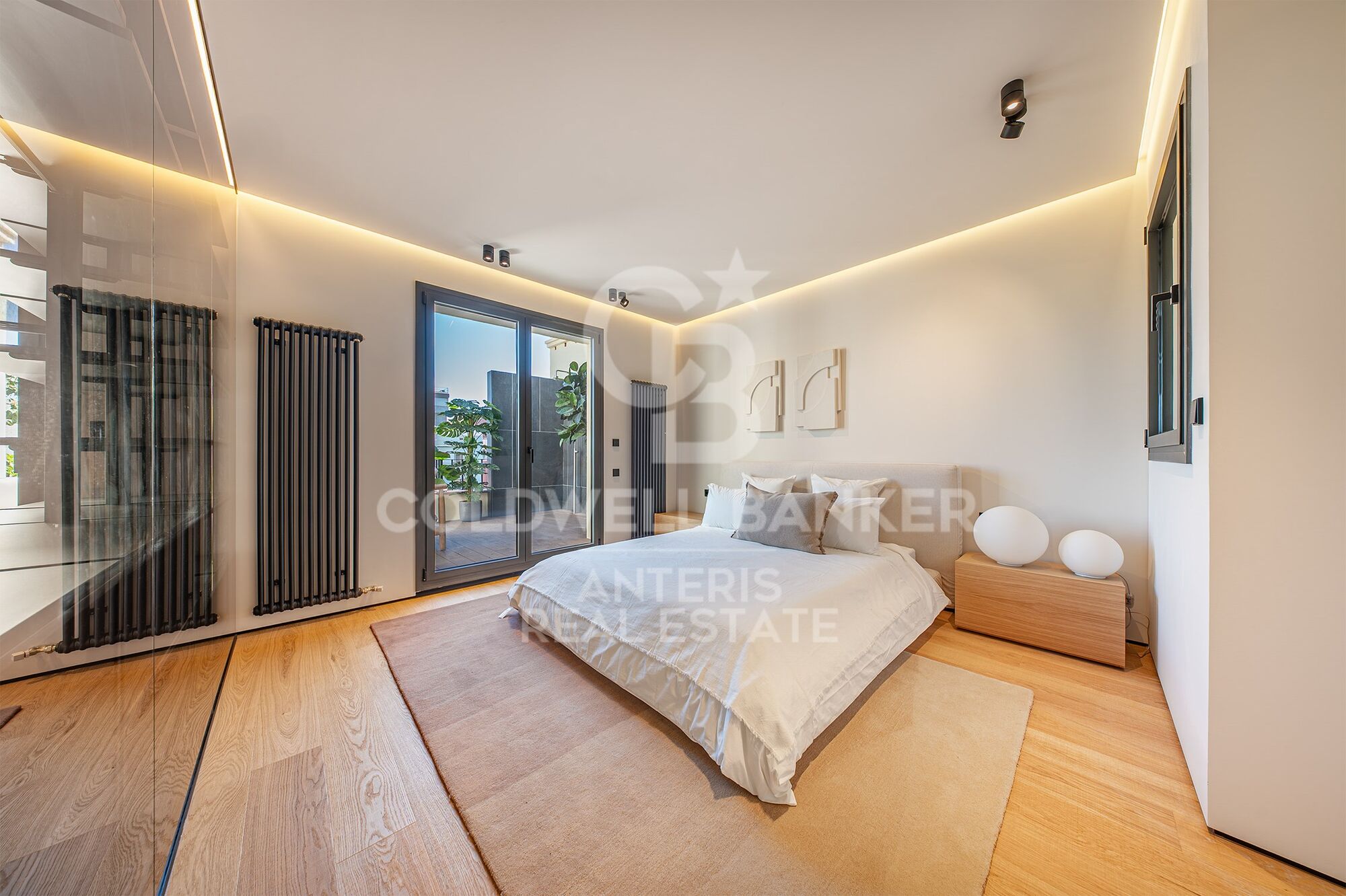Luxury renovated penthouse with terrace in Galvany, Barcelona