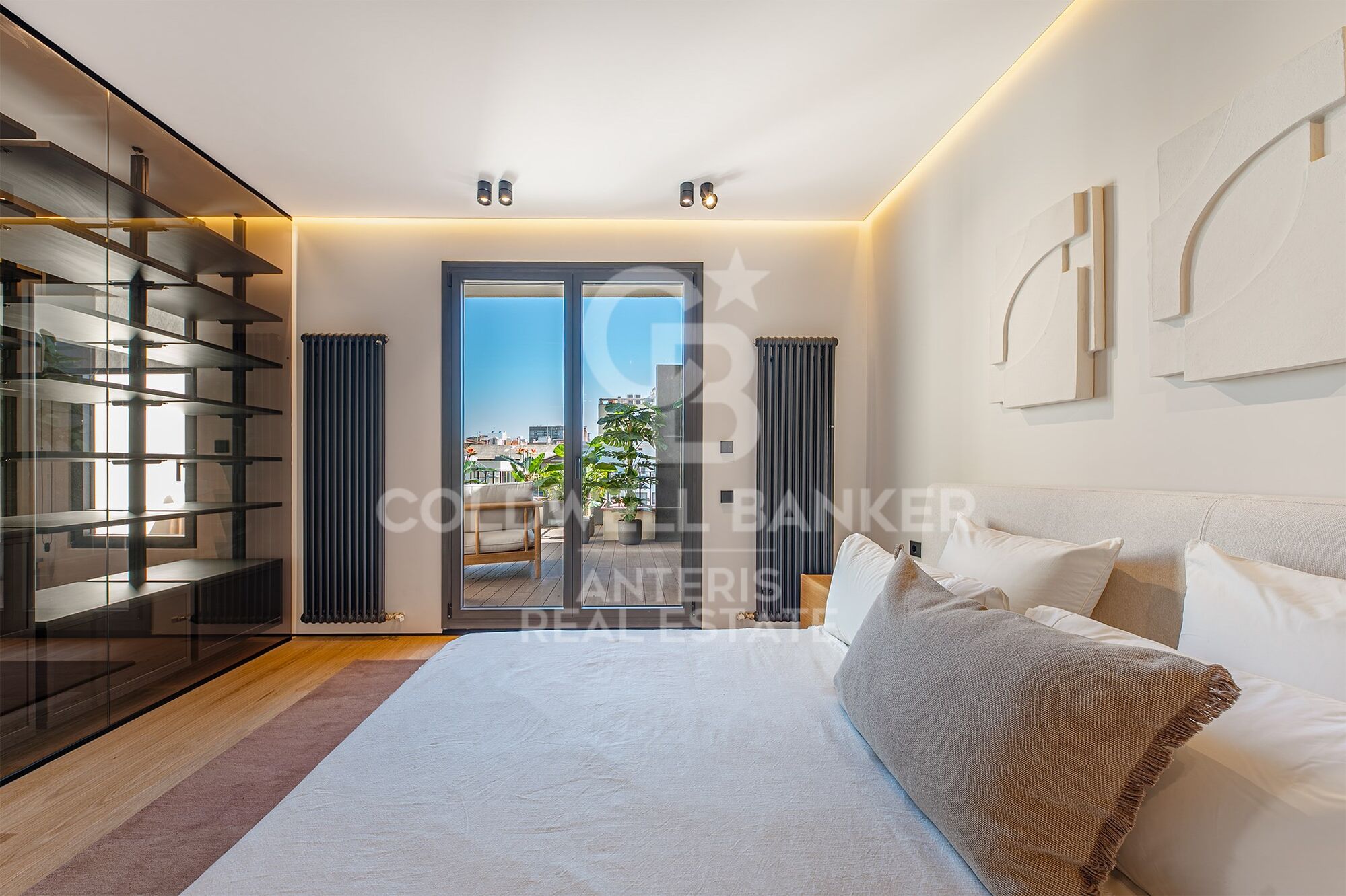 Luxury renovated penthouse with terrace in Galvany, Barcelona