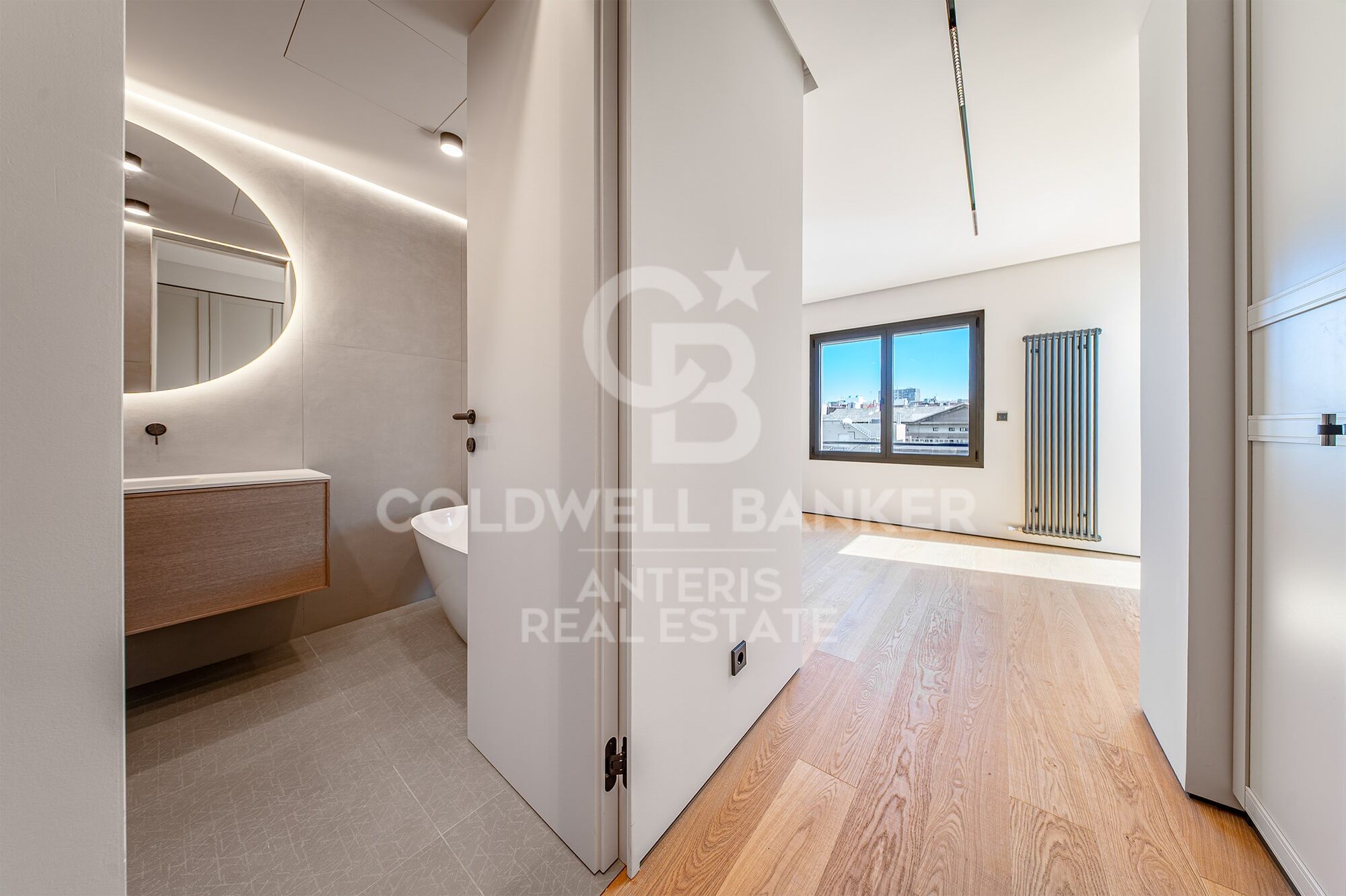 Luxury renovated penthouse with terrace in Galvany, Barcelona