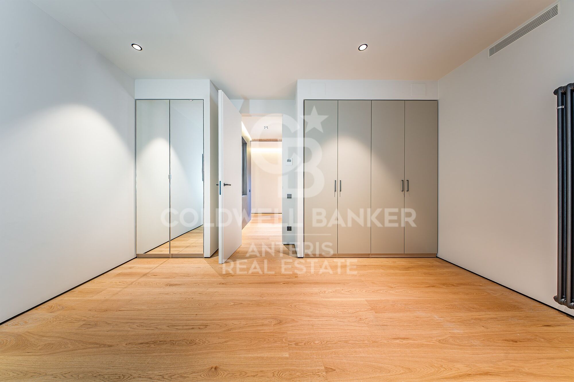 Luxury renovated penthouse with terrace in Galvany, Barcelona