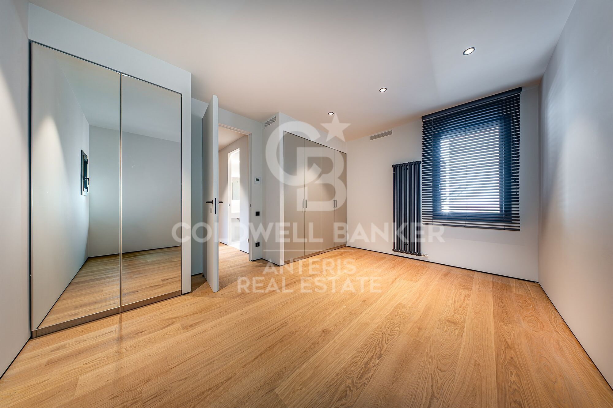 Luxury renovated penthouse with terrace in Galvany, Barcelona