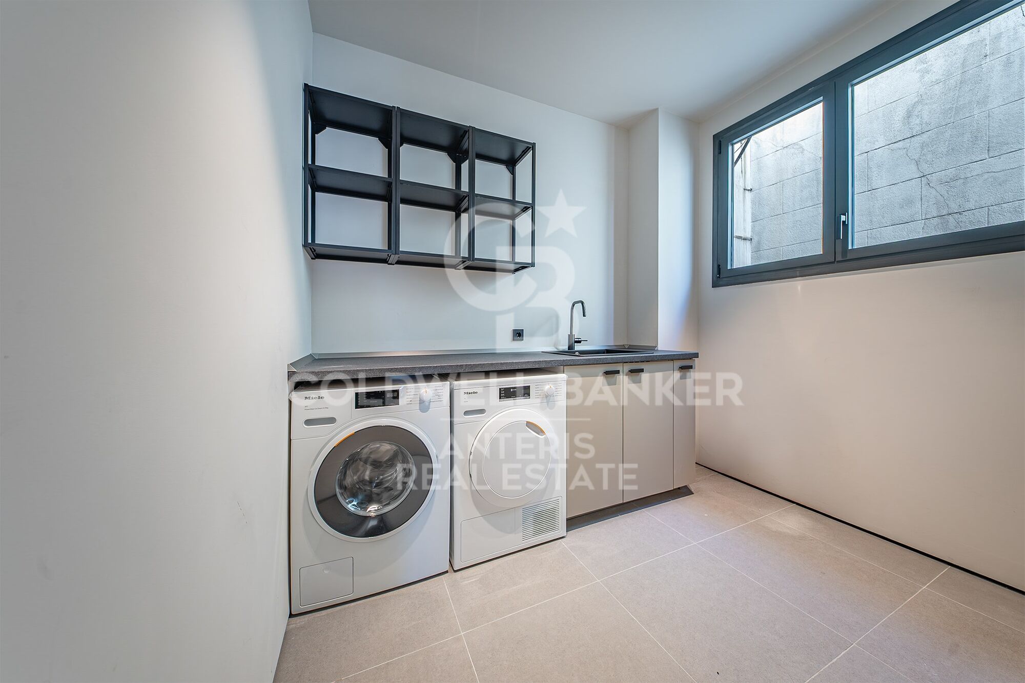 Luxury renovated penthouse with terrace in Galvany, Barcelona