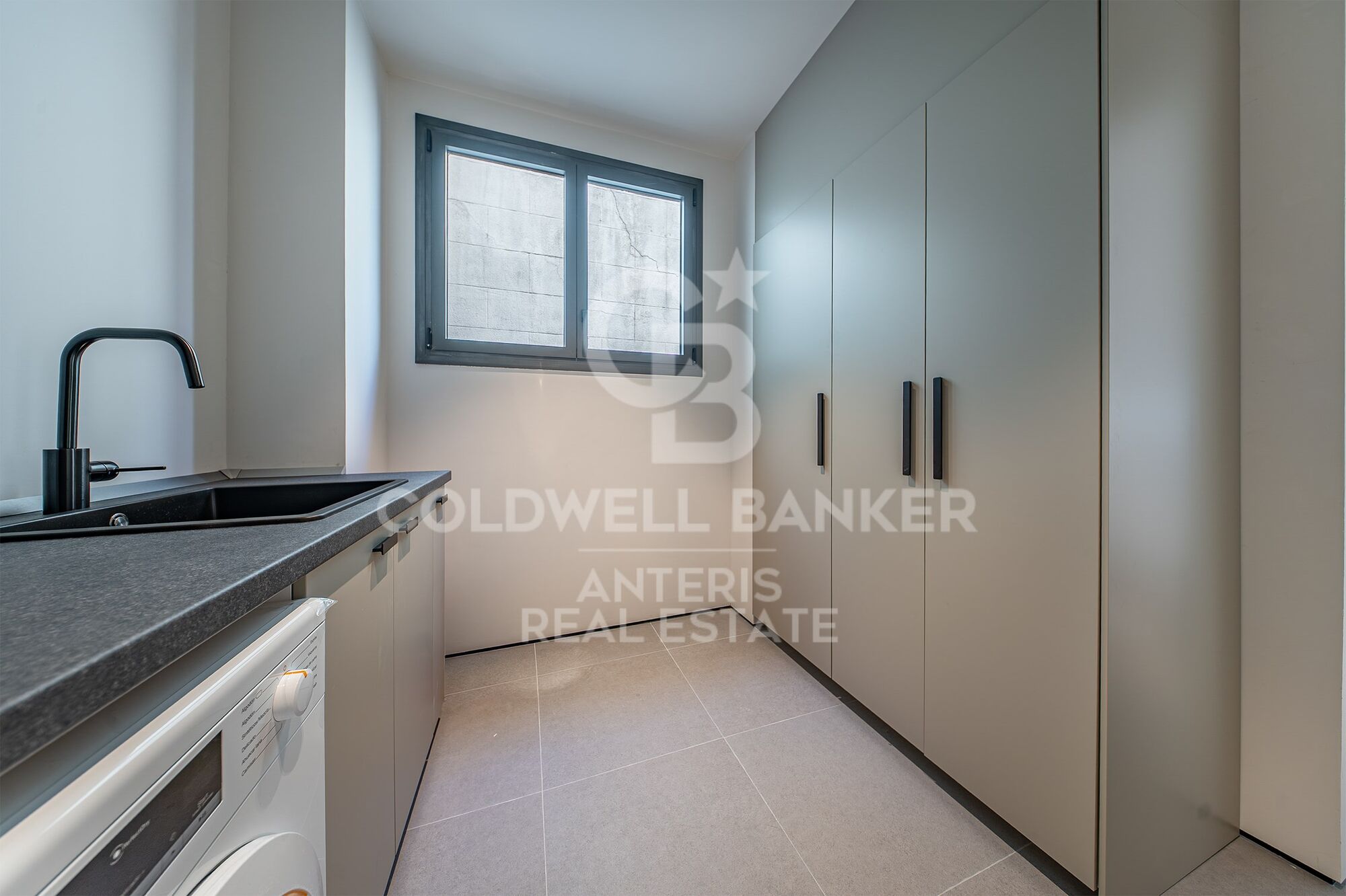 Luxury renovated penthouse with terrace in Galvany, Barcelona