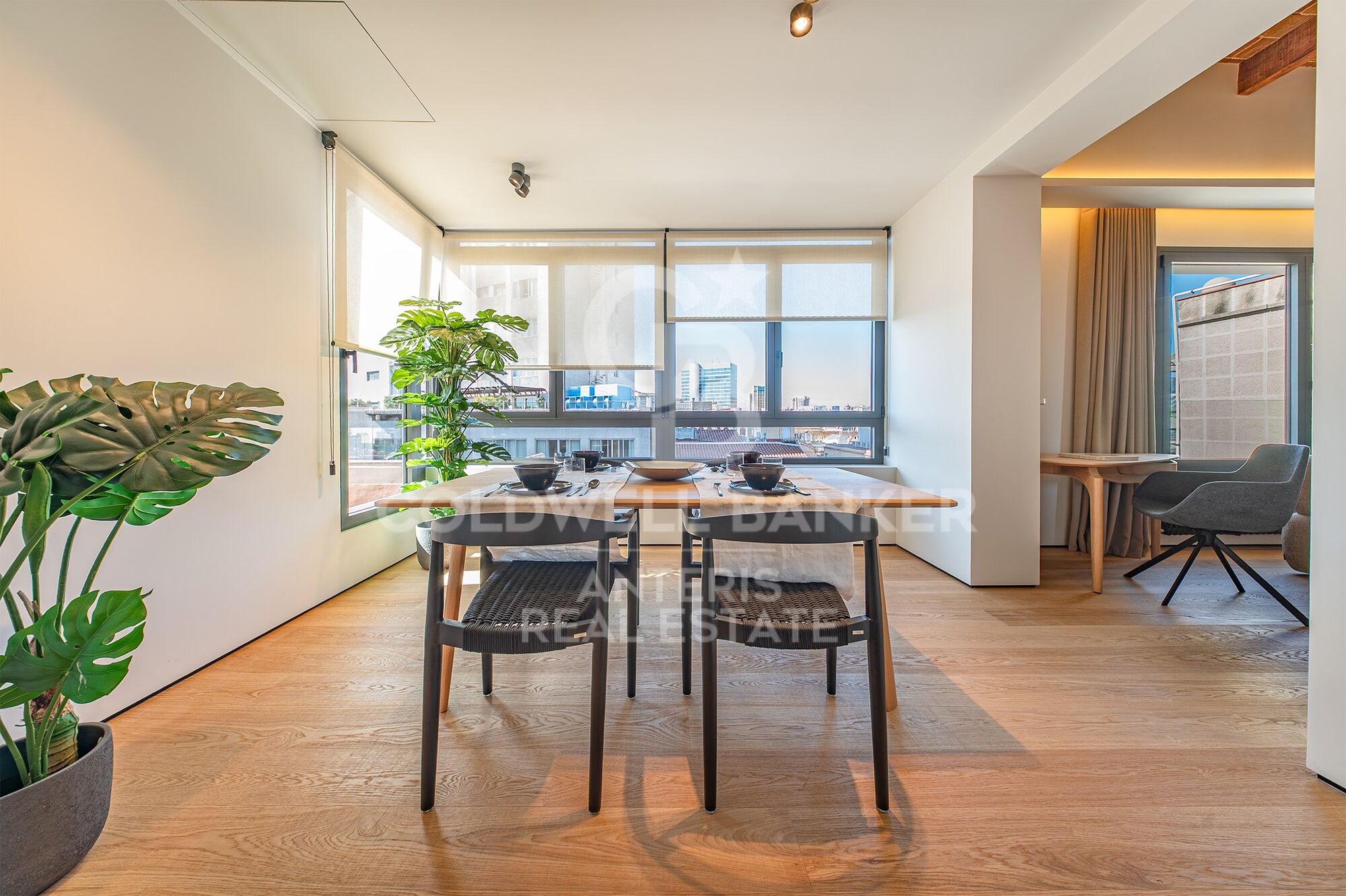 Luxury renovated penthouse with terrace in Galvany, Barcelona