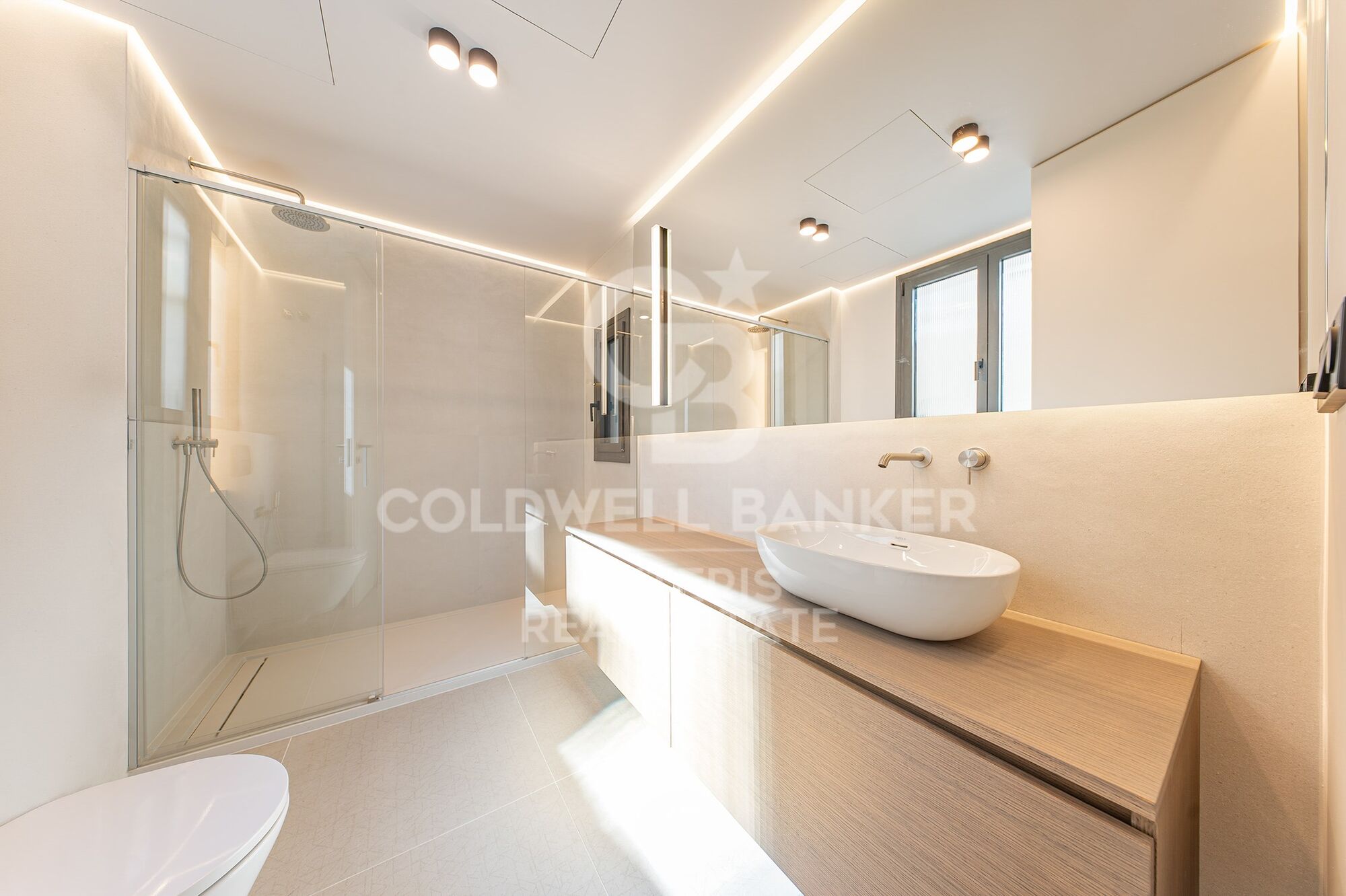 Luxury renovated penthouse with terrace in Galvany, Barcelona