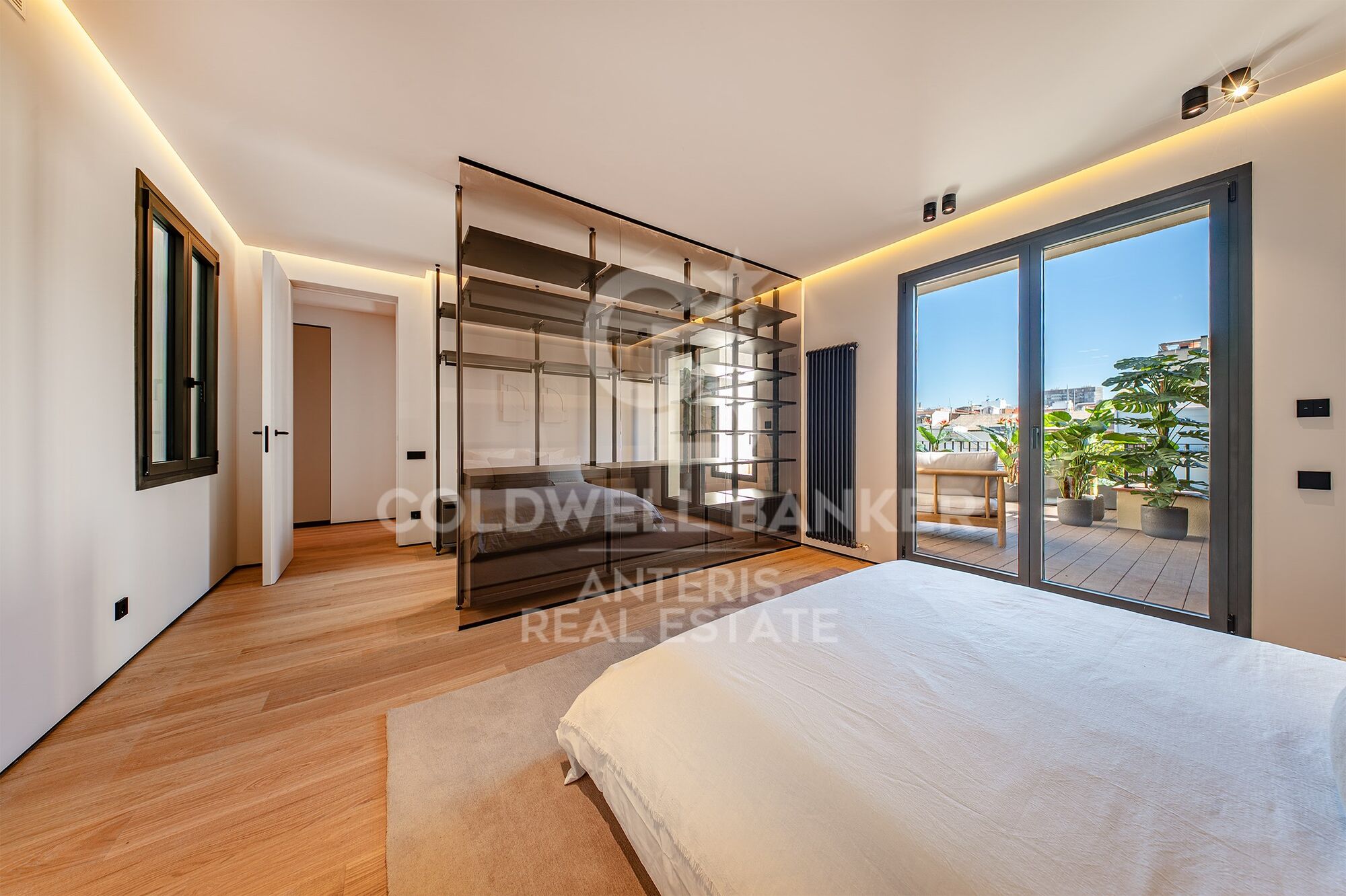 Luxury renovated penthouse with terrace in Galvany, Barcelona