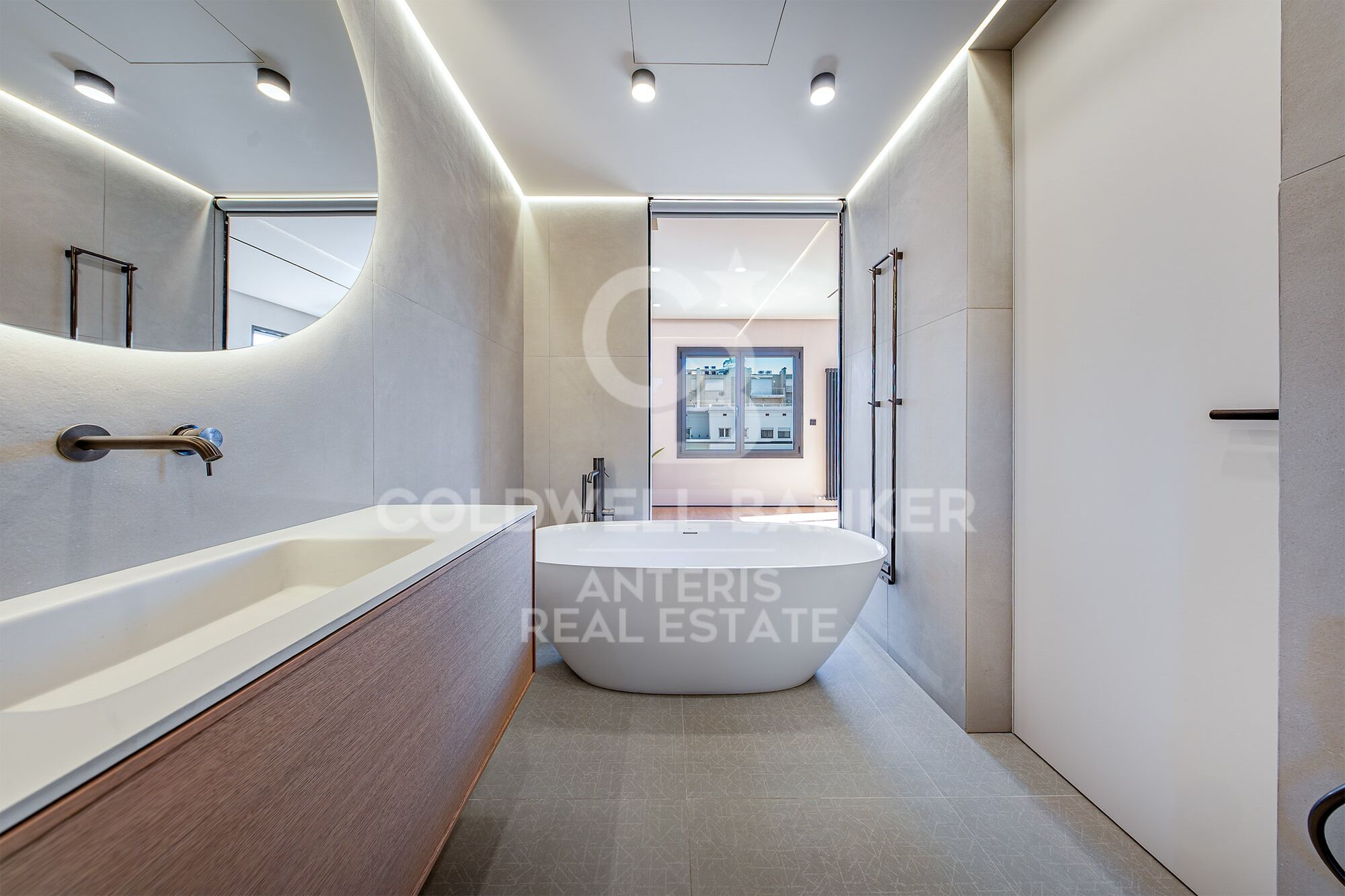 Luxury renovated penthouse with terrace in Galvany, Barcelona